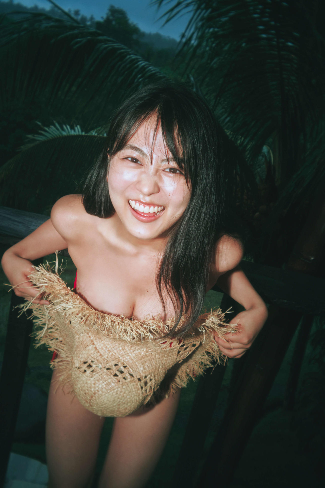 福井梨莉華1st写真集「あいの道しるべ」収録カット