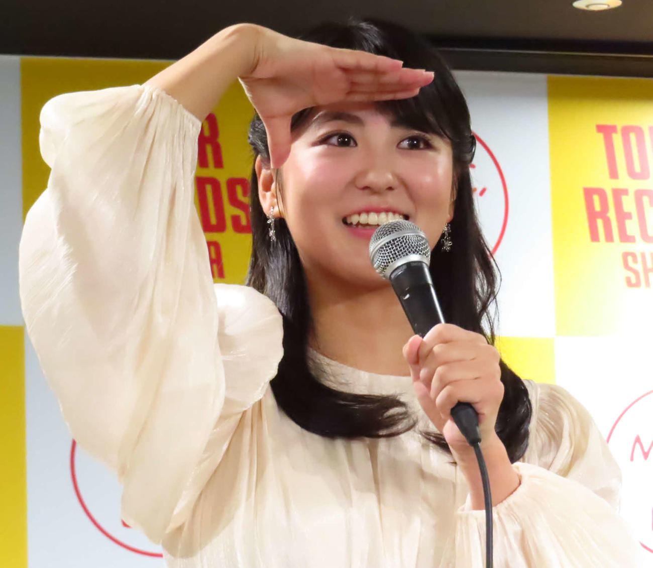 写真集「あいの道しるべ」発売記念会見でに出席した福井梨莉華