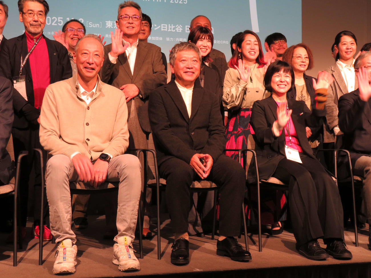 東京国際映画祭で開催された「シネマ・コネクティング・ジャパン官民連携フォーラム」に参加した、前列左から東宝の松岡宏泰社長、是枝裕和監督（撮影・村上幸将）