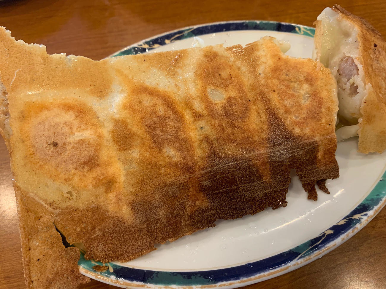 東京・蒲田「春香園」の羽根つき焼き餃子（2023年1月撮影）