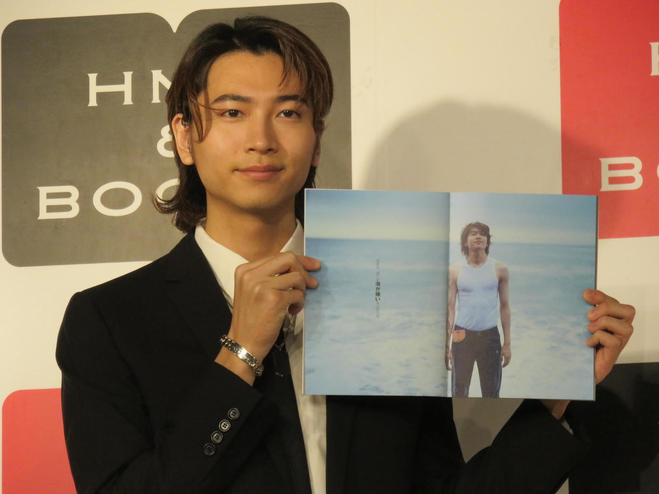 写真集のお気に入りカットを開く庄司浩平