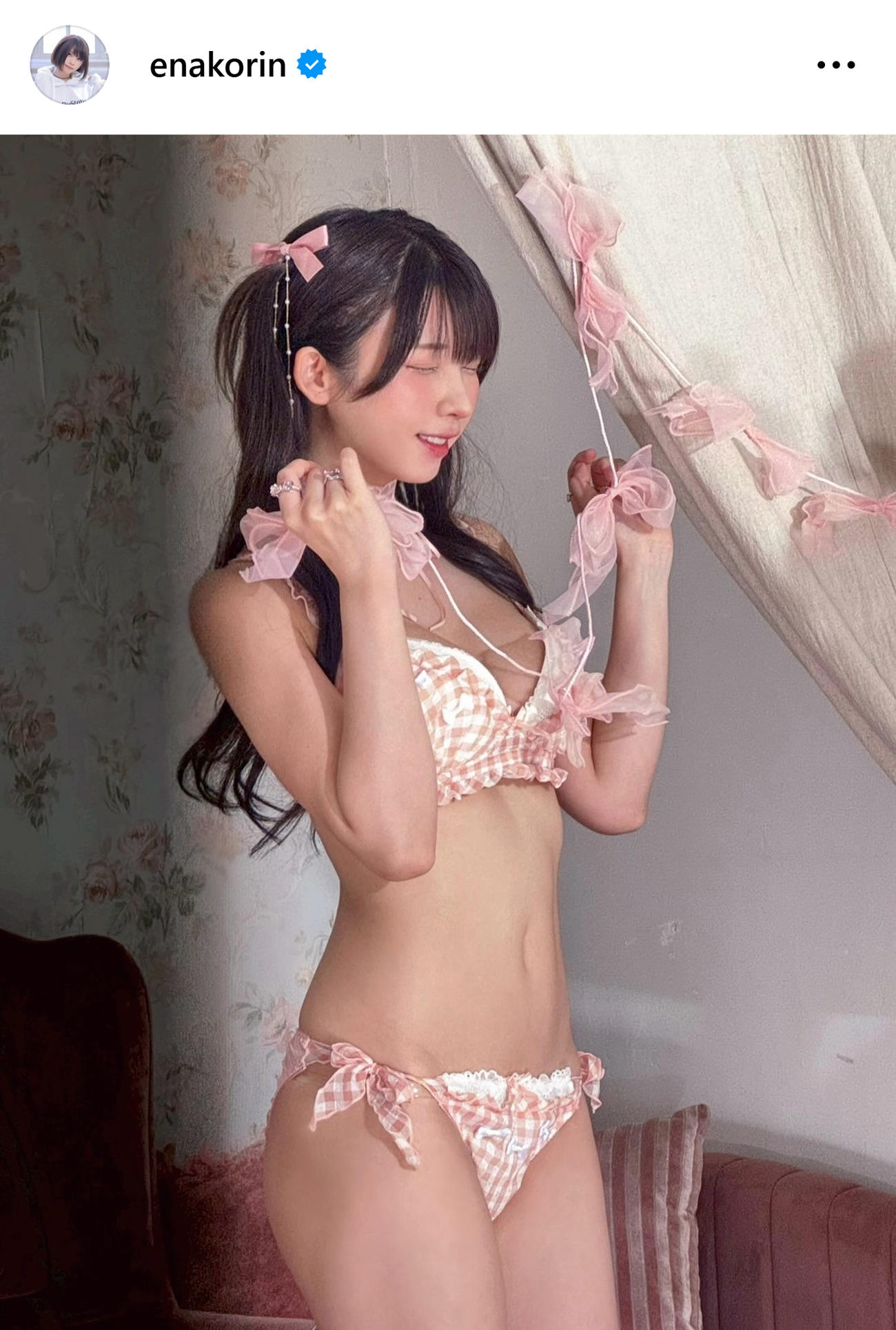 えなこのインスタグラムから