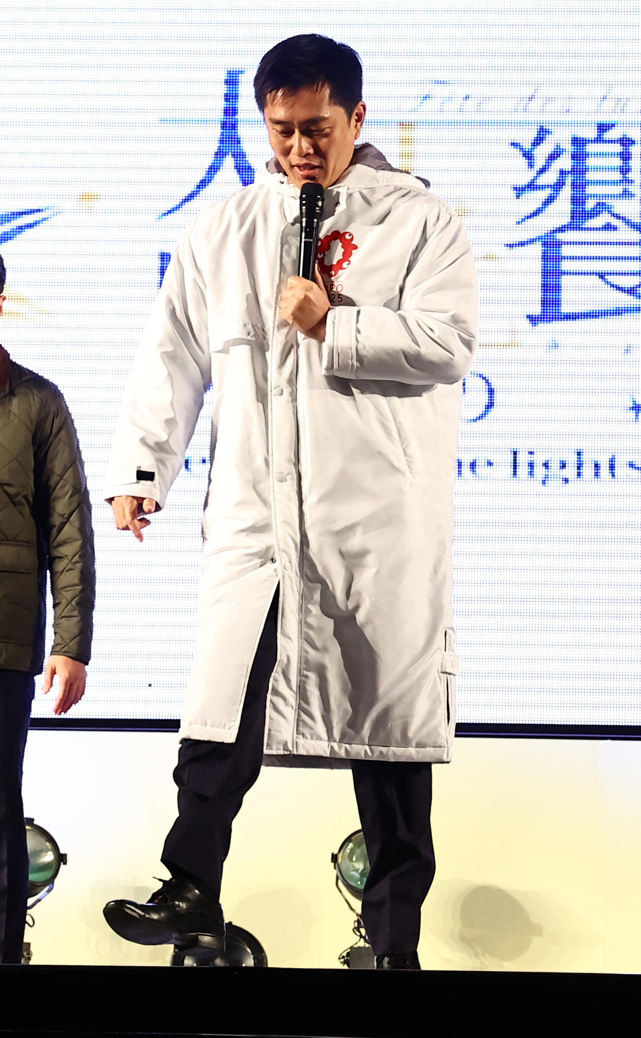 大阪・光の饗宴2025開宴式でダンスを披露する吉村大阪府知事（撮影・上田博志）