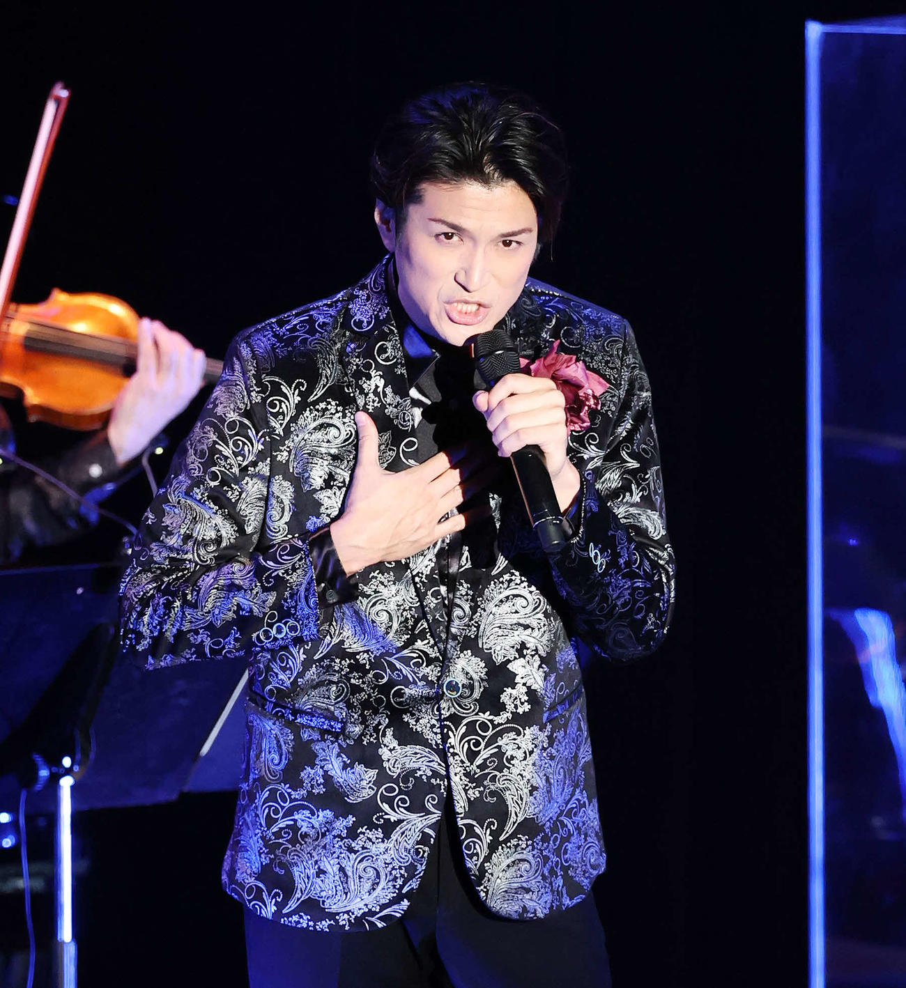 「2025 LIVE FOR LIFE　音楽彩」で歌う渡辺大輔（撮影・宮地輝）