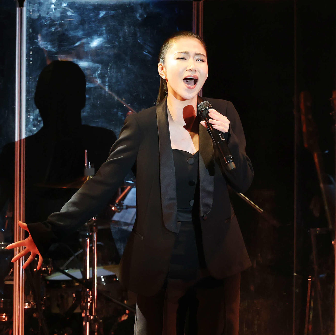「2025 LIVE FOR LIFE　音楽彩」で歌う田中あいみ（撮影・宮地輝）