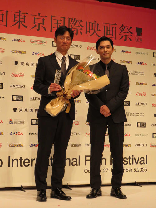 国宝」李相日監督、花束贈った吉沢亮に「女形の背中をしていなくて