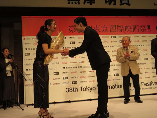国宝」李相日監督、花束贈った吉沢亮に「女形の背中をしていなくて