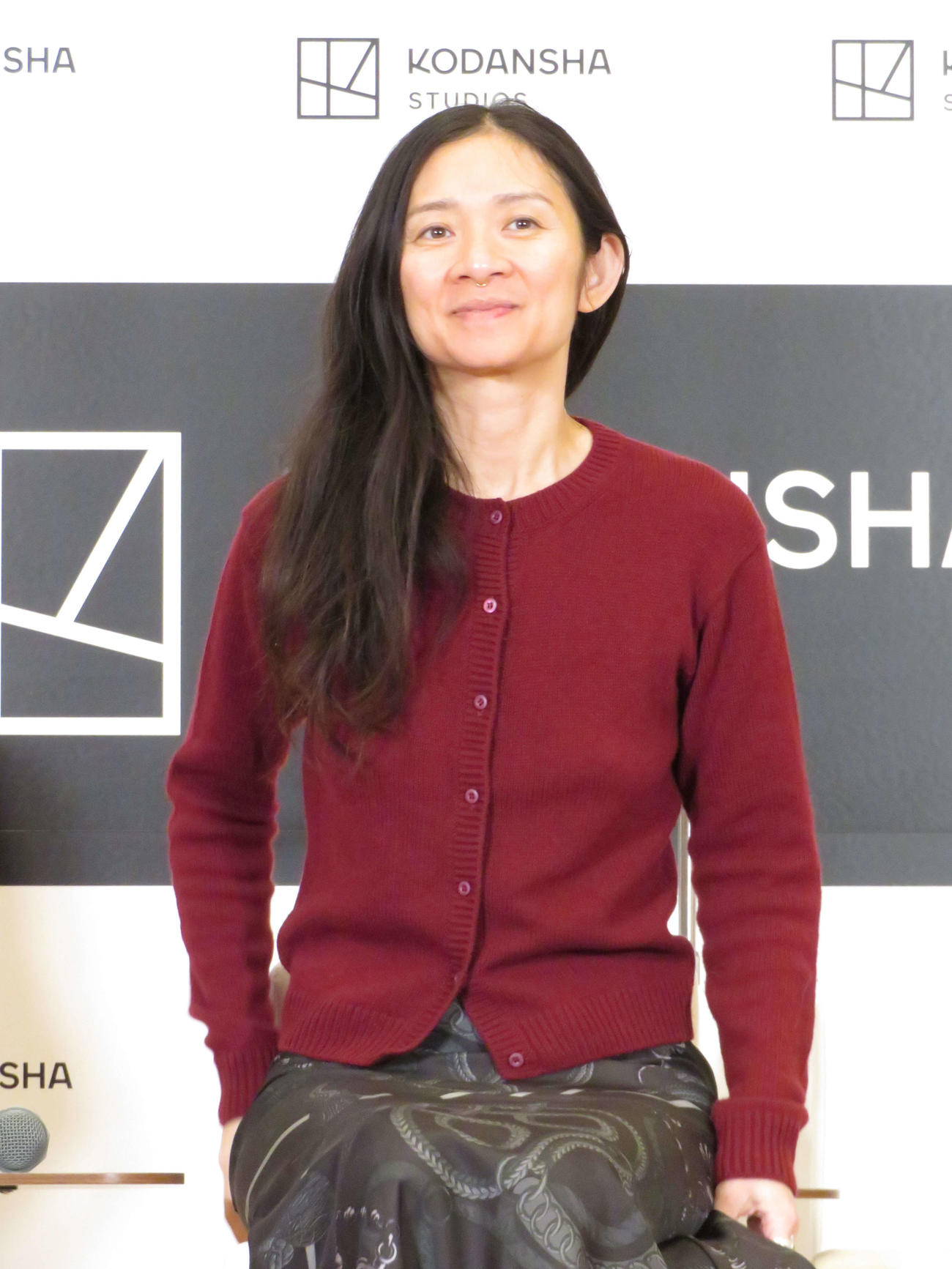 「Kodansha Studio」設立発表会見で笑顔のクロエ・ジャオ監督（撮影・村上幸将）