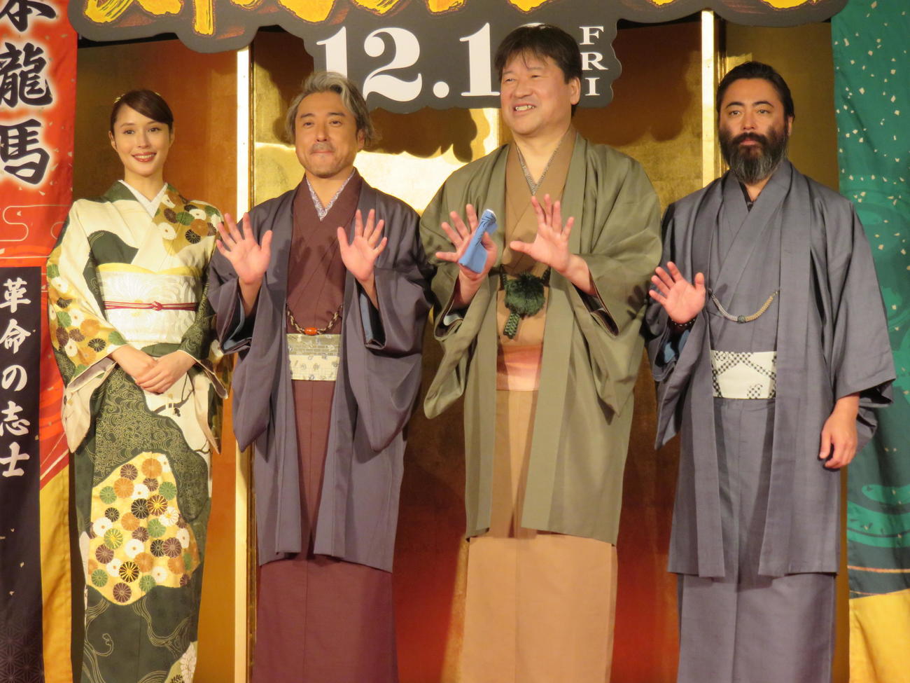 映画「新解釈・幕末伝」新解釈決起会見に登壇した、左から広瀬アリス、ムロツヨシ、佐藤二朗、山田孝之