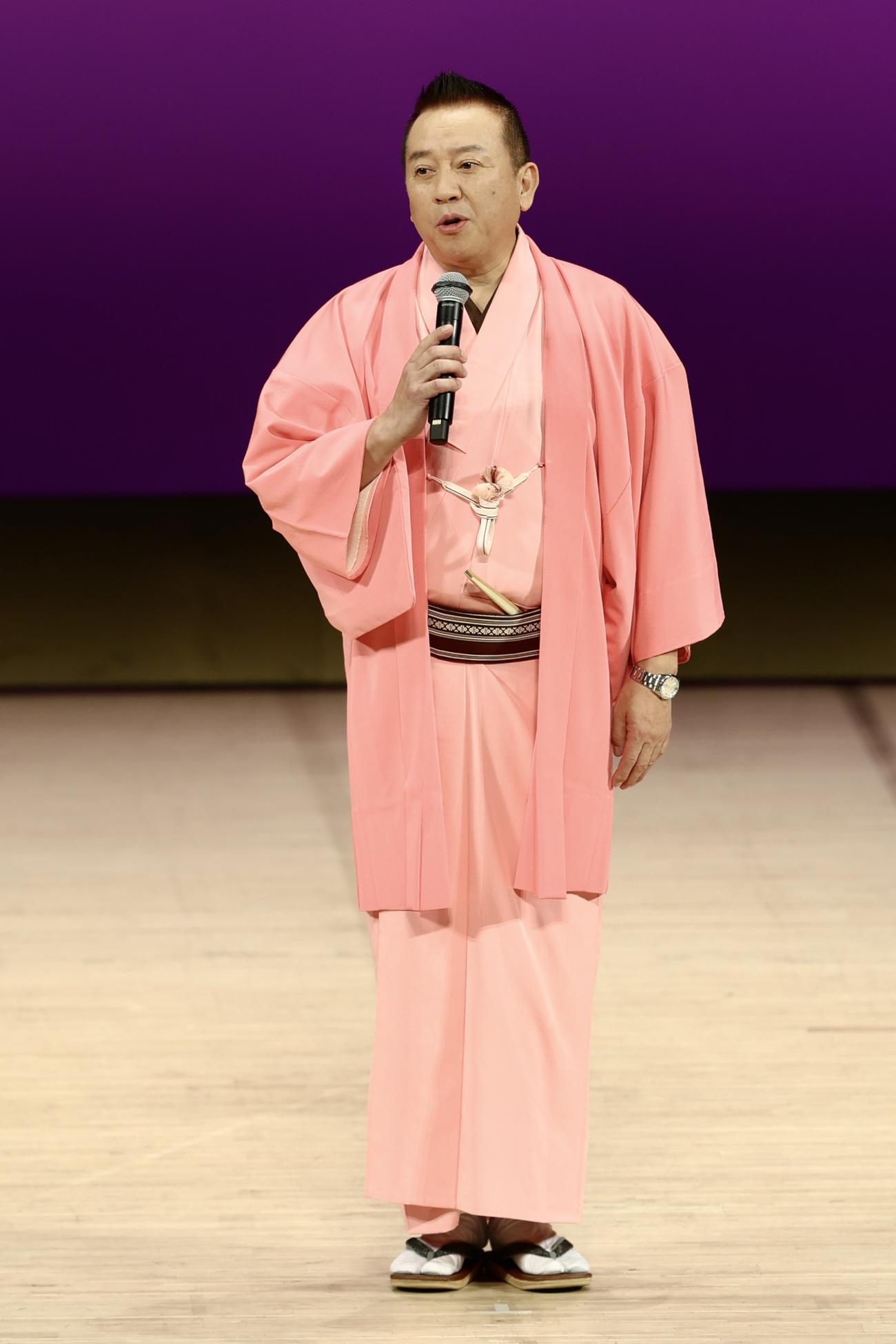 オープニングであいさつする林家たい平（撮影・河田真司）