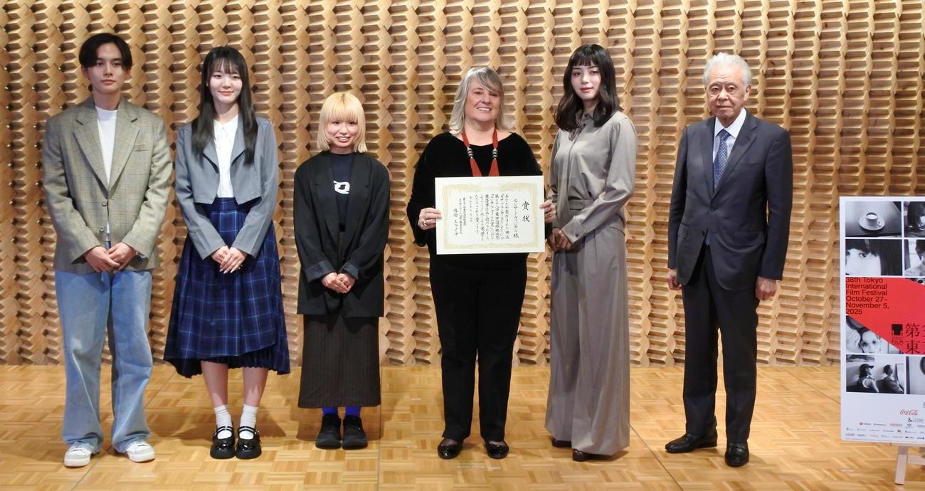エシカル・フィルム賞の審査委員長を務めた池田エライザ（右から2人目）