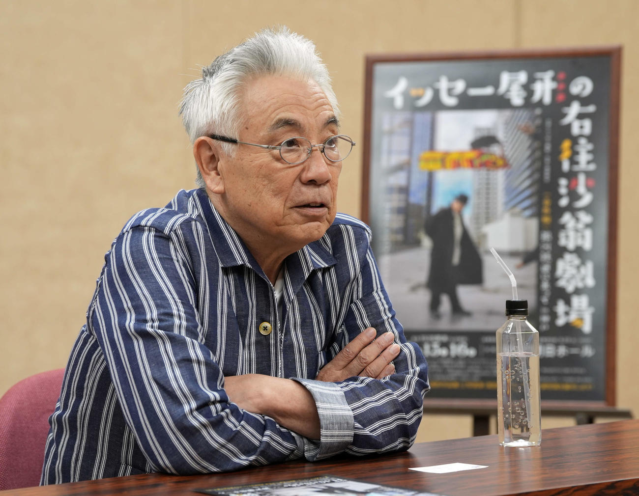 インタビューに答えるイッセー尾形（撮影・小島史椰）