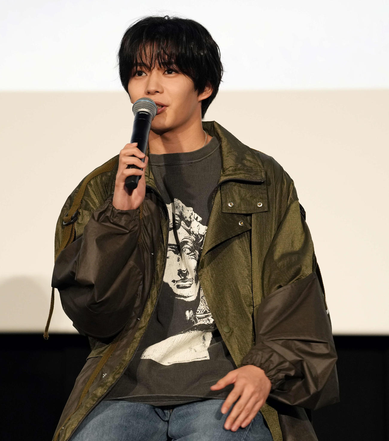 映画「恋に至る病」大ヒット御礼舞台あいさつに登場し思いを語る長尾謙杜（撮影・小島史椰）