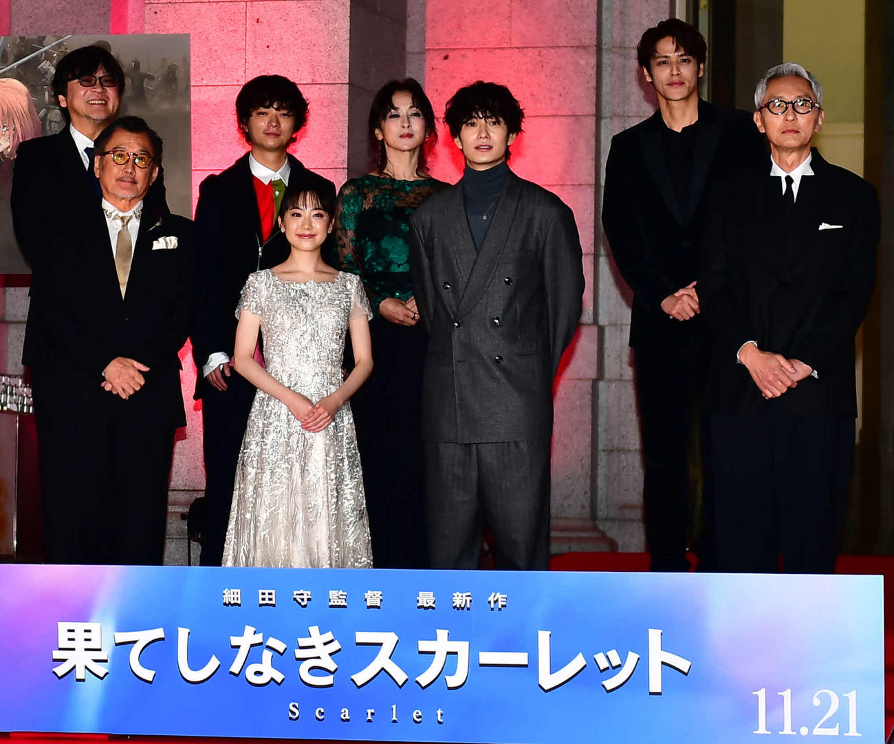 アニメ映画「果てしなきスカーレット」ジャパンプレミアに出席した、前列左から吉田鋼太郎、芦田愛菜、岡田将生、松重豊、後列左から細田守監督、染谷将太、斉藤由貴、宮野真守（撮影・松尾幸之介）