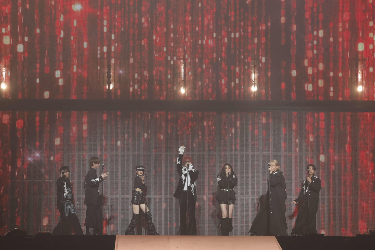「GENIC 5th Anniversary Live」でパフォーマンスするGENIC