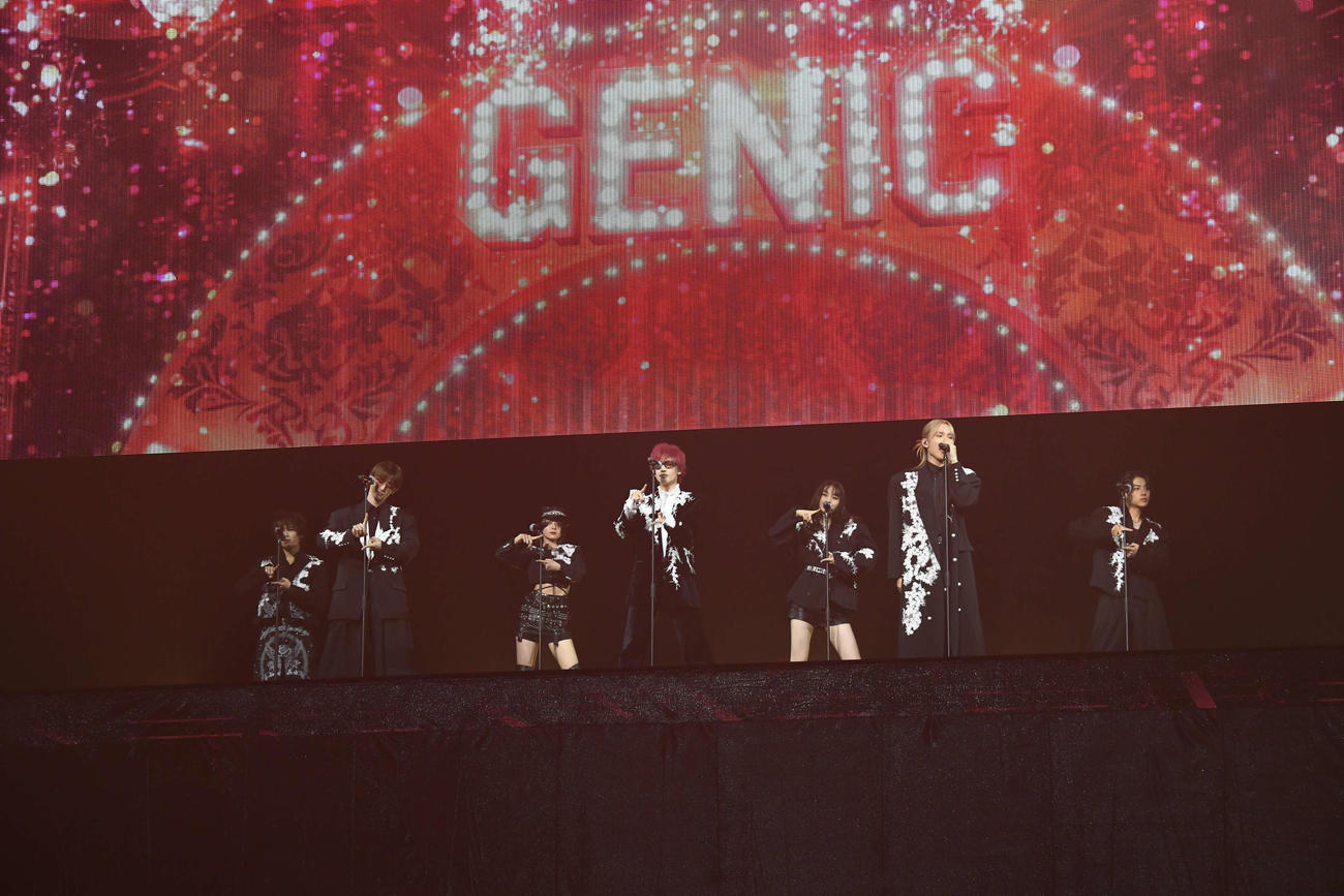「GENIC 5th Anniversary Live」でパフォーマンスするGENIC