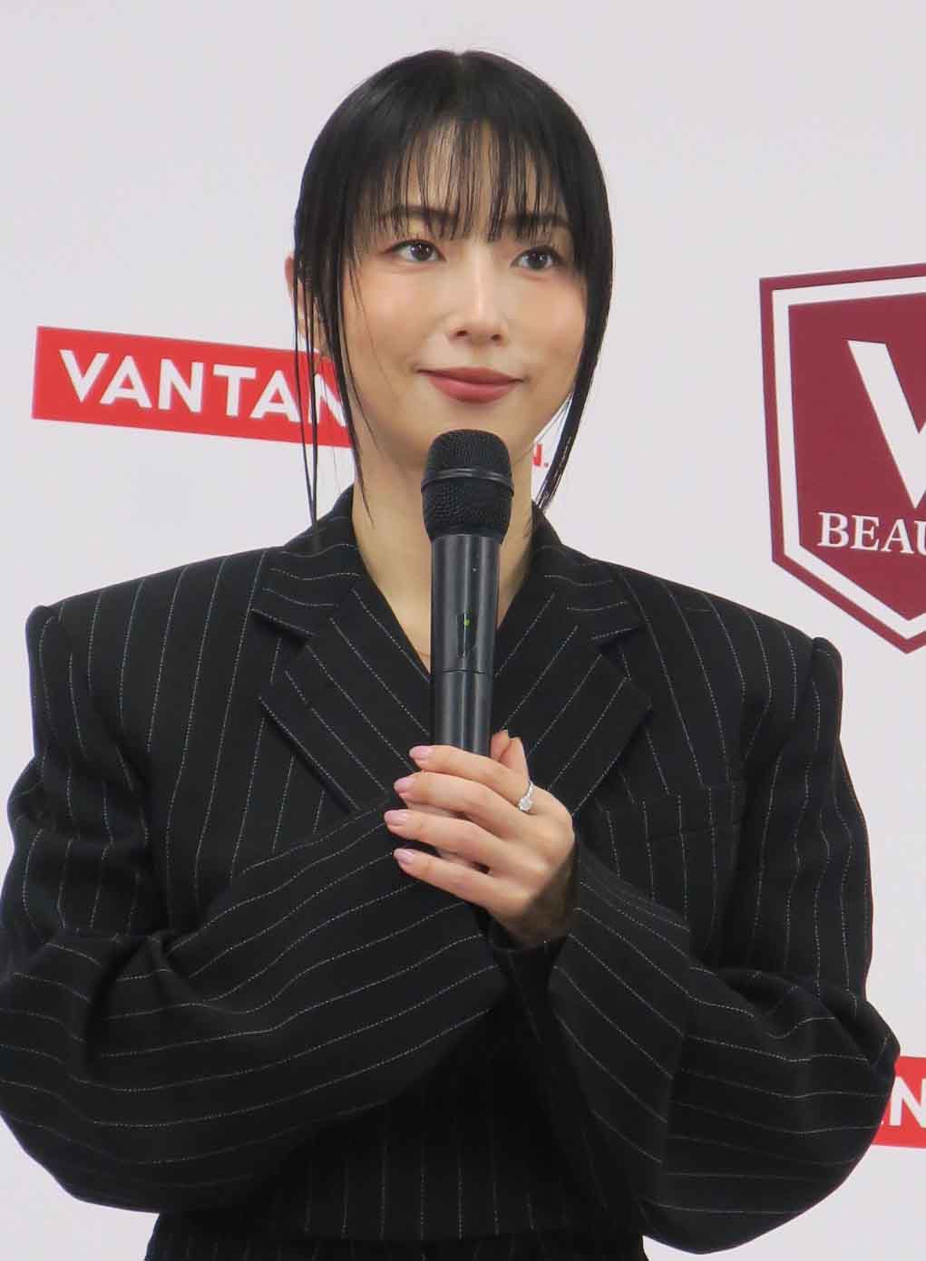 バンタン渋谷美容学院名誉学院長として特別授業を行ったMEGUMI