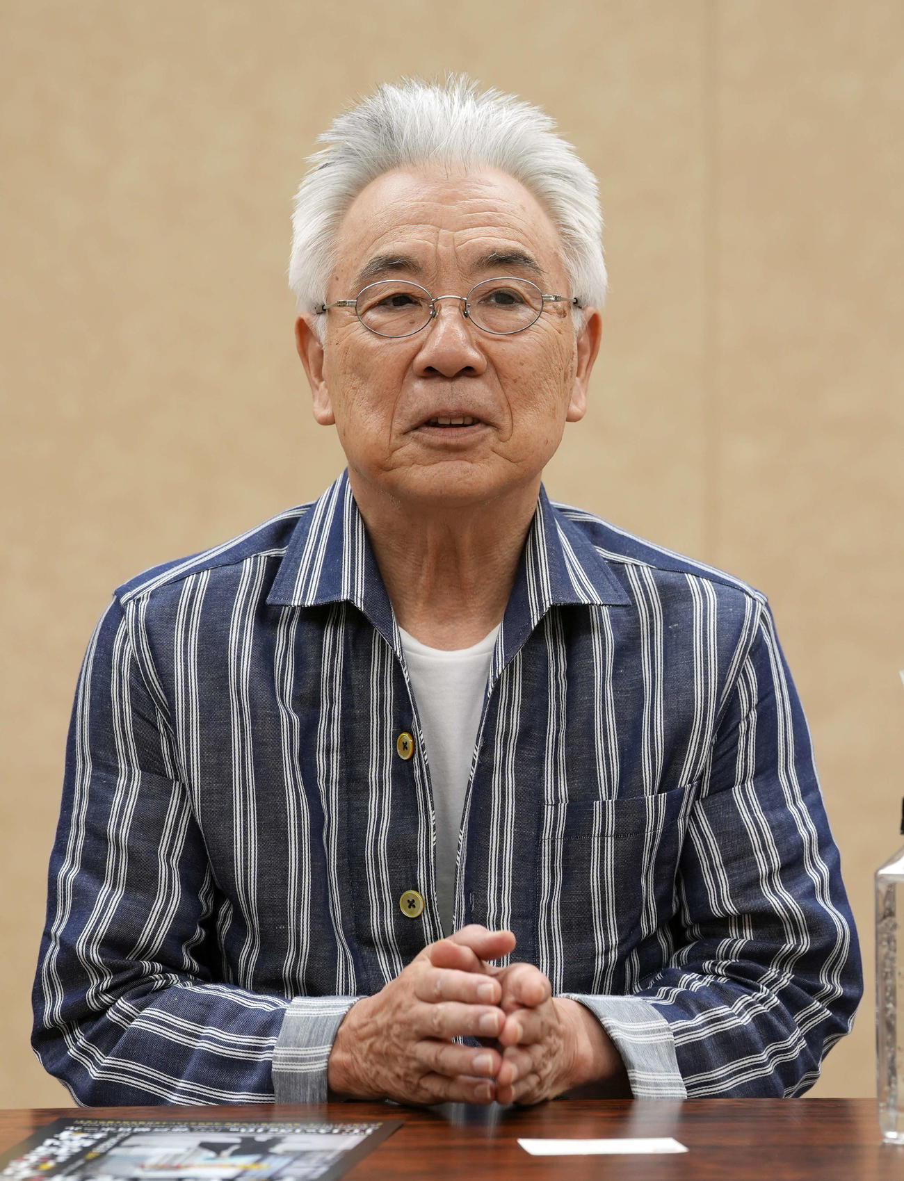 インタビューに答えるイッセー尾形（撮影・小島史椰）