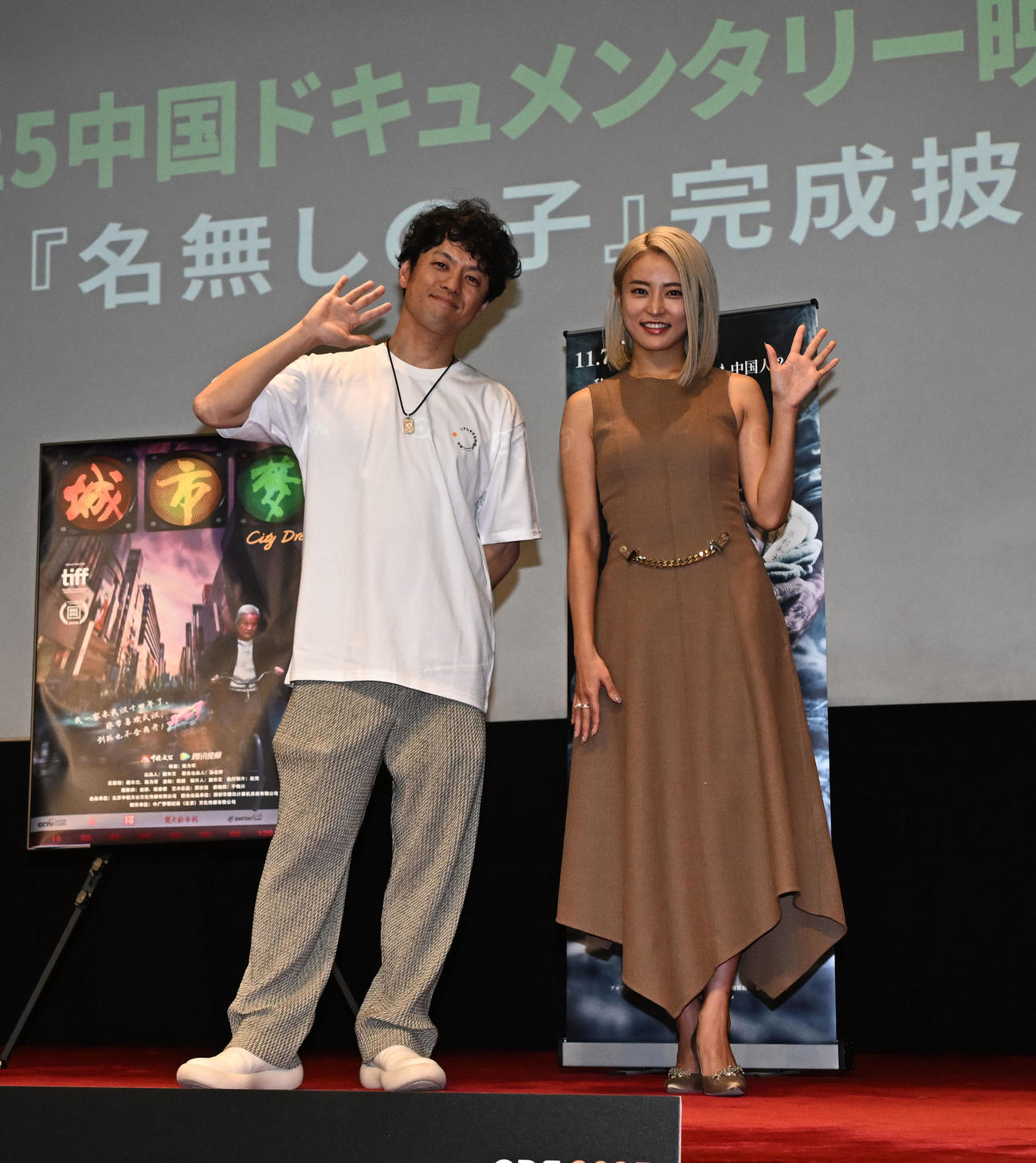 「名無しの子」完成披露試写会のトークイベントを行った竹内亮監督（左）と小島瑠璃子（撮影・千葉一成）