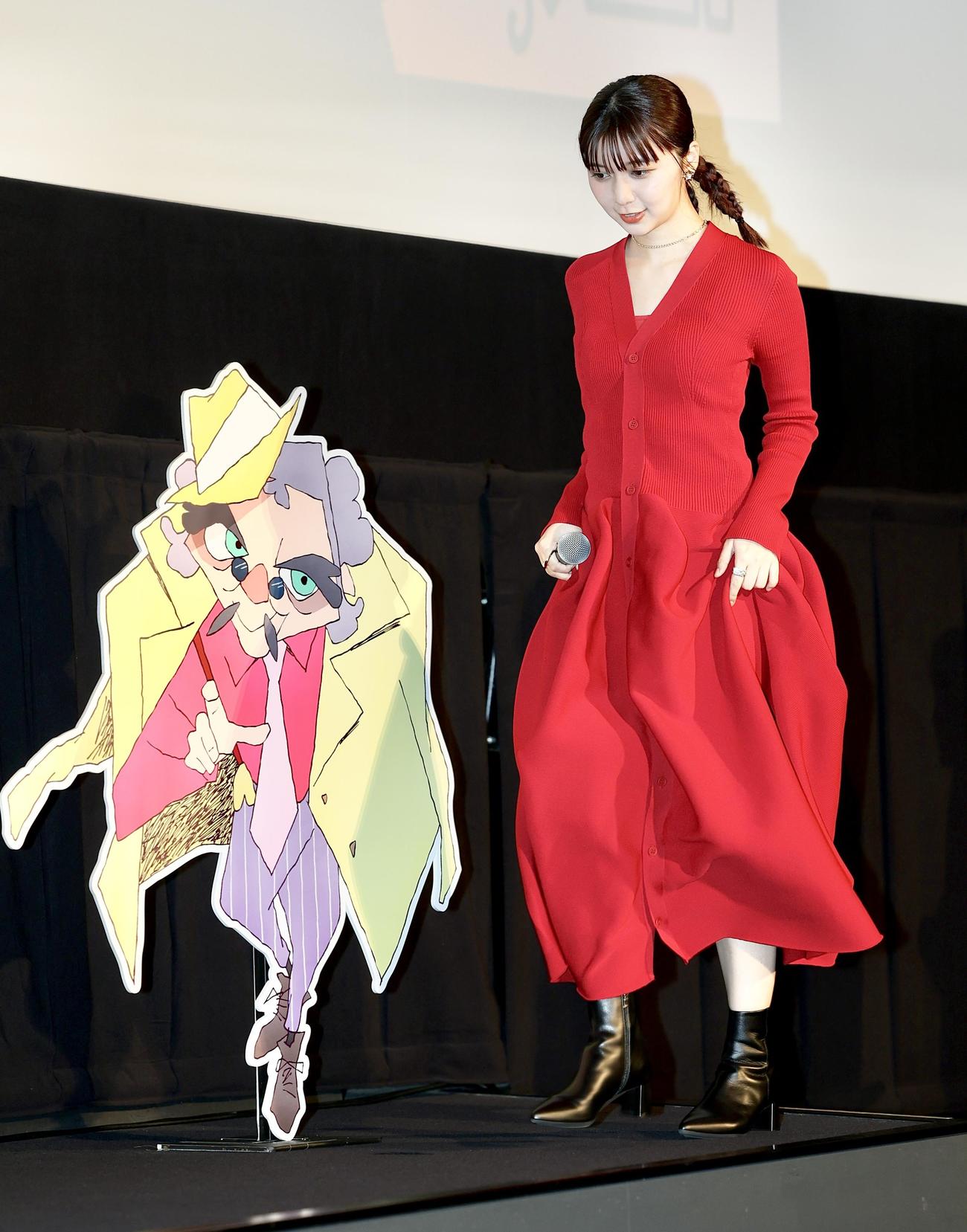 ステージに登壇する上白石萌歌（撮影・河田真司）