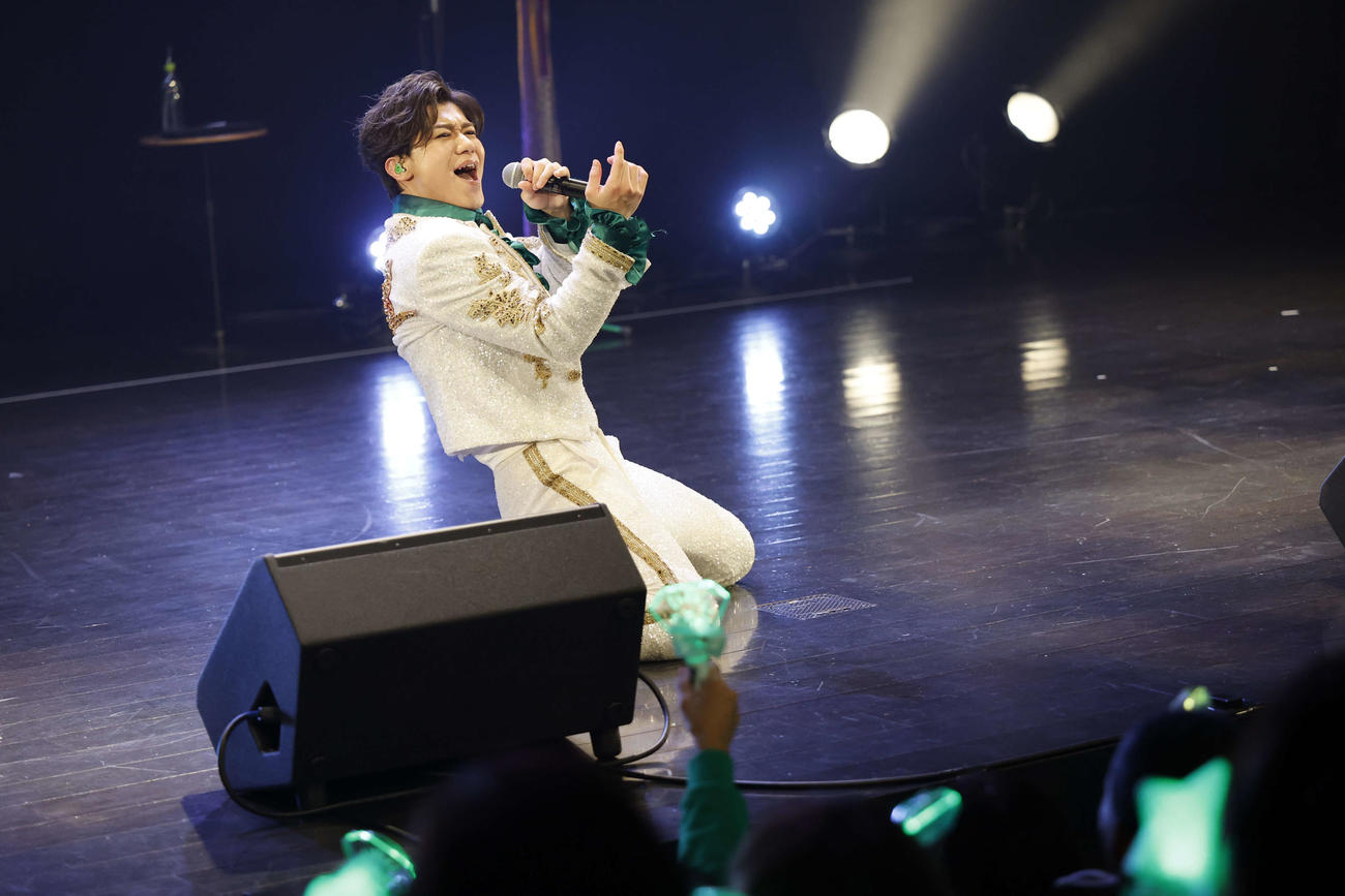 「新居浜ふるさと観光大使」に就任した新浜レオン