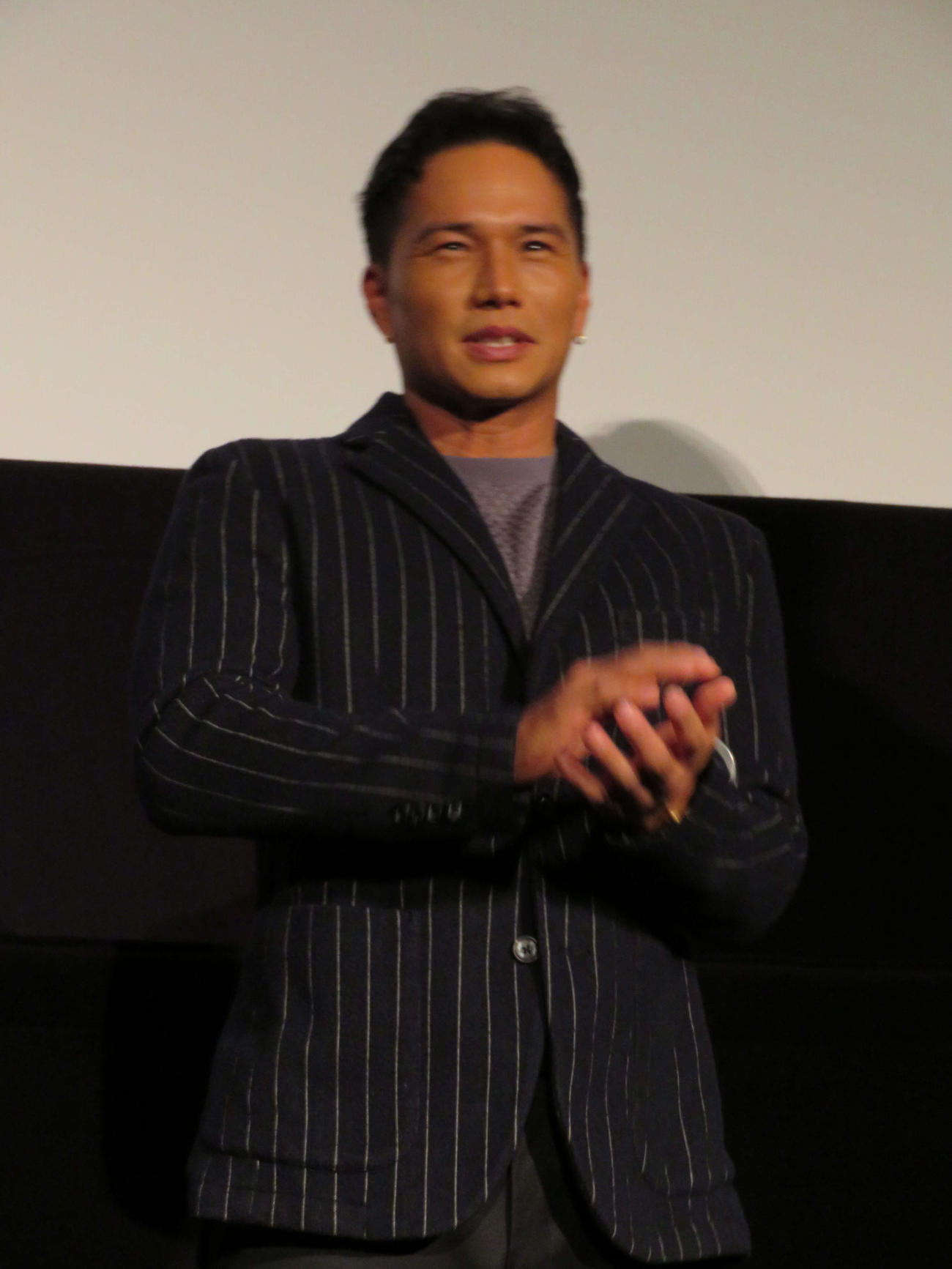映画「おいしい給食　炎の修学旅行」大ヒット御礼舞台あいさつに登壇した市原隼人（撮影・村上幸将）