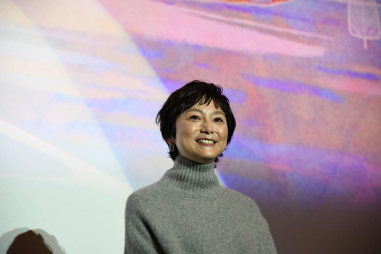 「映画すみっコぐらし　空の王国とふたりのコ」の舞台あいさつに出席した本上まなみ（撮影・阪口孝志）