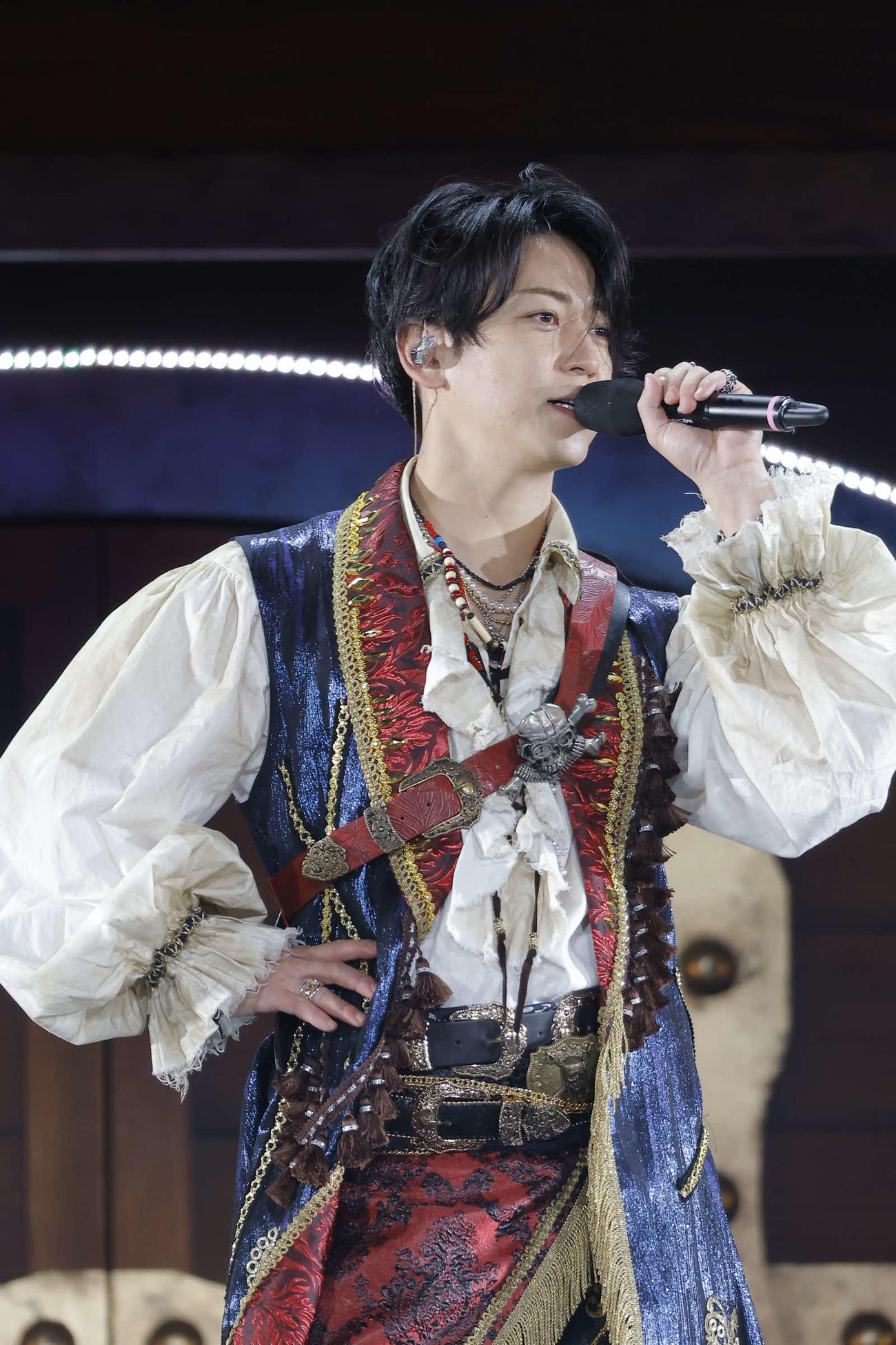 歌唱する亀梨和也