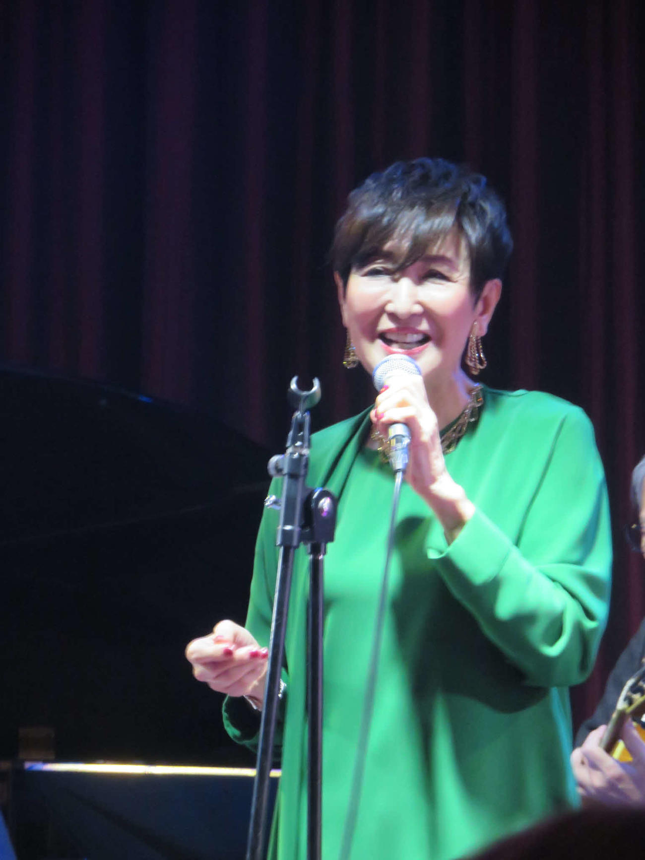 「吉川美代子　Autumnジャズライブ2025」で熱唱する吉川美代子
