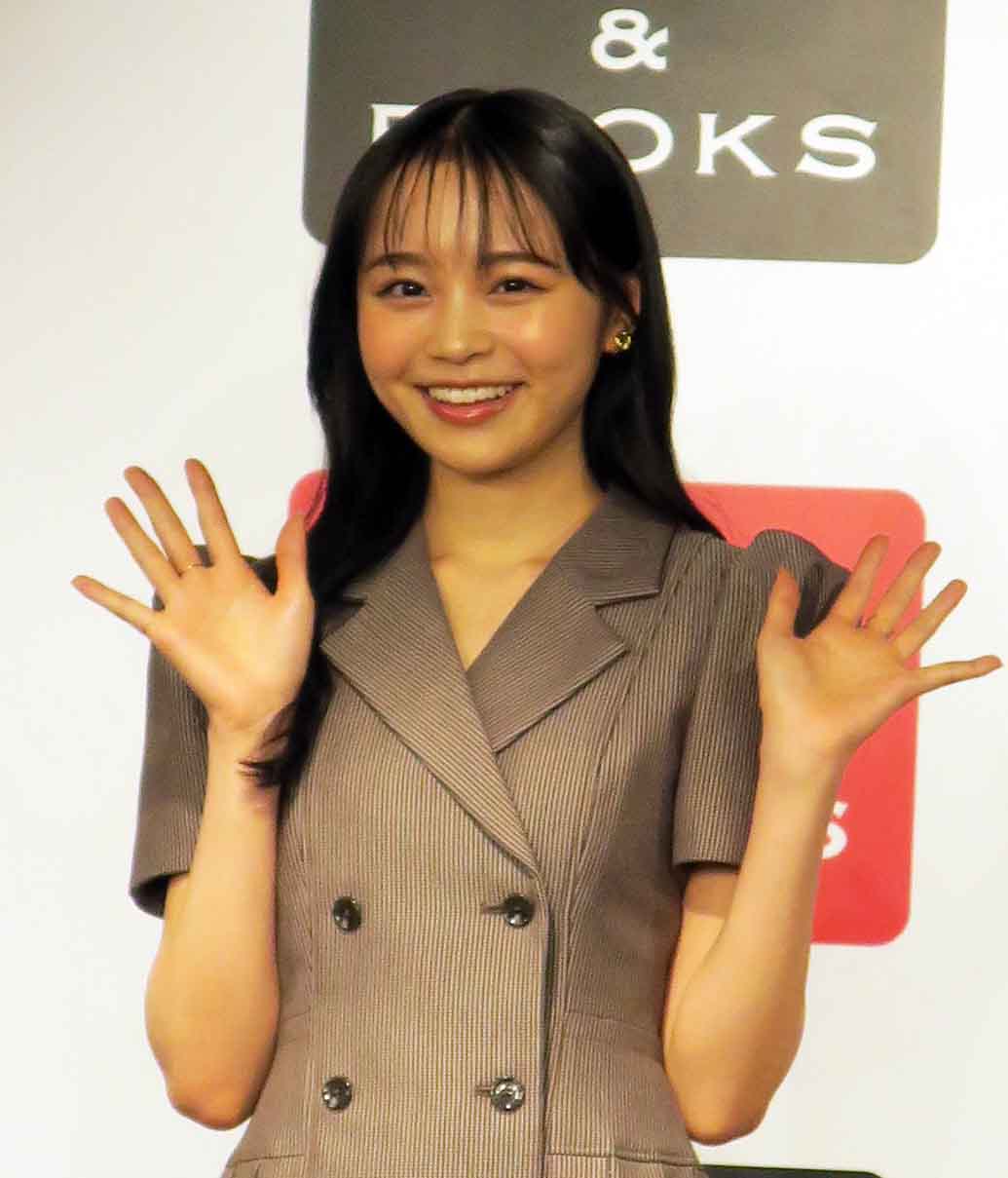 「林芽亜里anniversary calendar photobook 2026 SELESTINE」発売記念イベントを行った林芽亜里