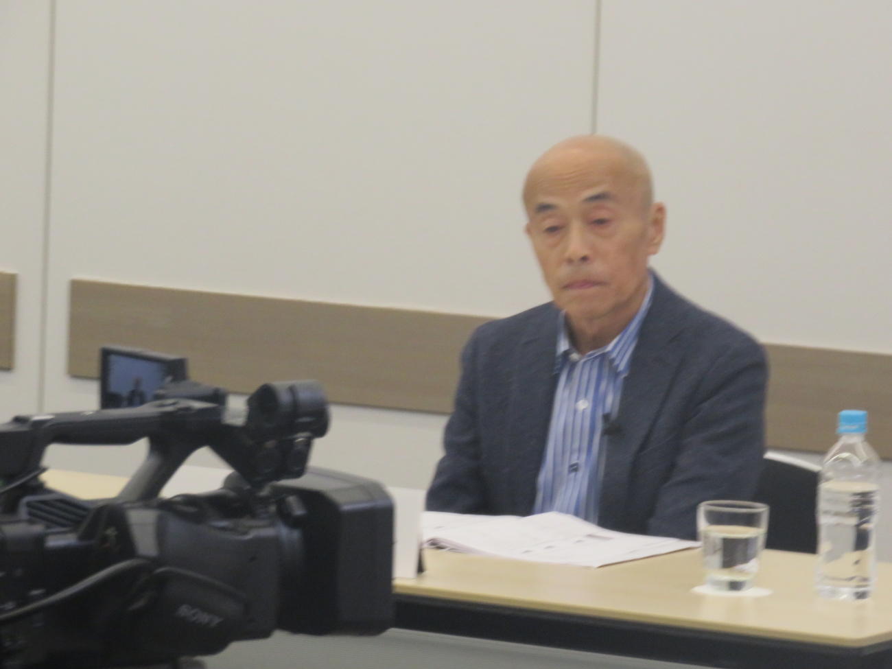 配信番組「歩いて学ぶダイアベティス“そとでる”ウオーキング」に出演した井手らっきょ