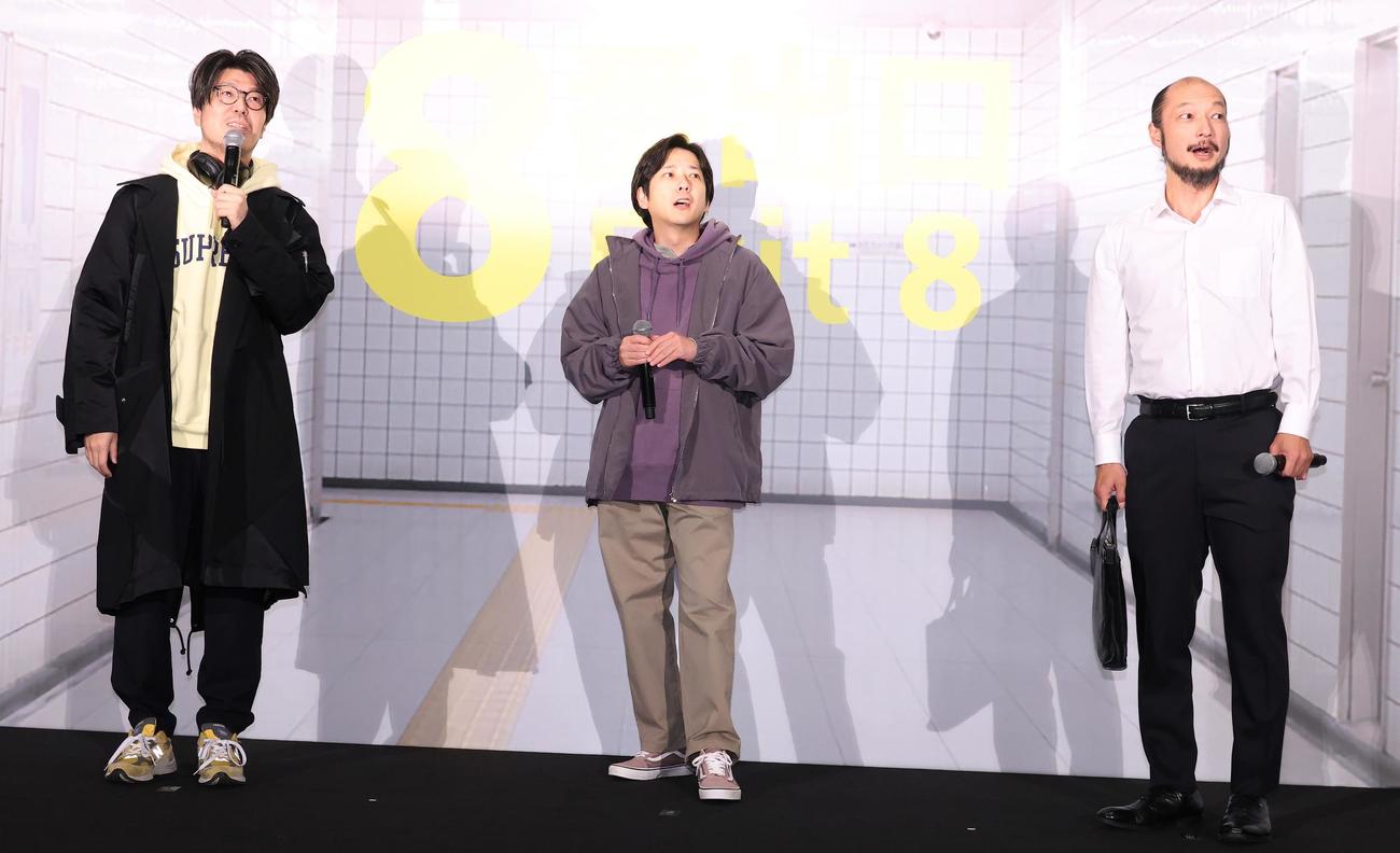映画「8番出口」完全攻略舞台あいさつを行った、左から川村元気監督、二宮和也、河内大和（撮影・中島郁夫）