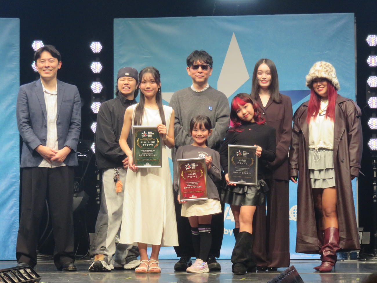 「キラチャレンジ2025」に出席した、左からこにわ、JUMPEI、ボーカル・ラップ部門グランプリ島村侑、☆Taku Takahashi、モデル部門グランプリ田島あかり、ダンス部門グランプリ山崎陽愛、髙石あかり、JESSICA