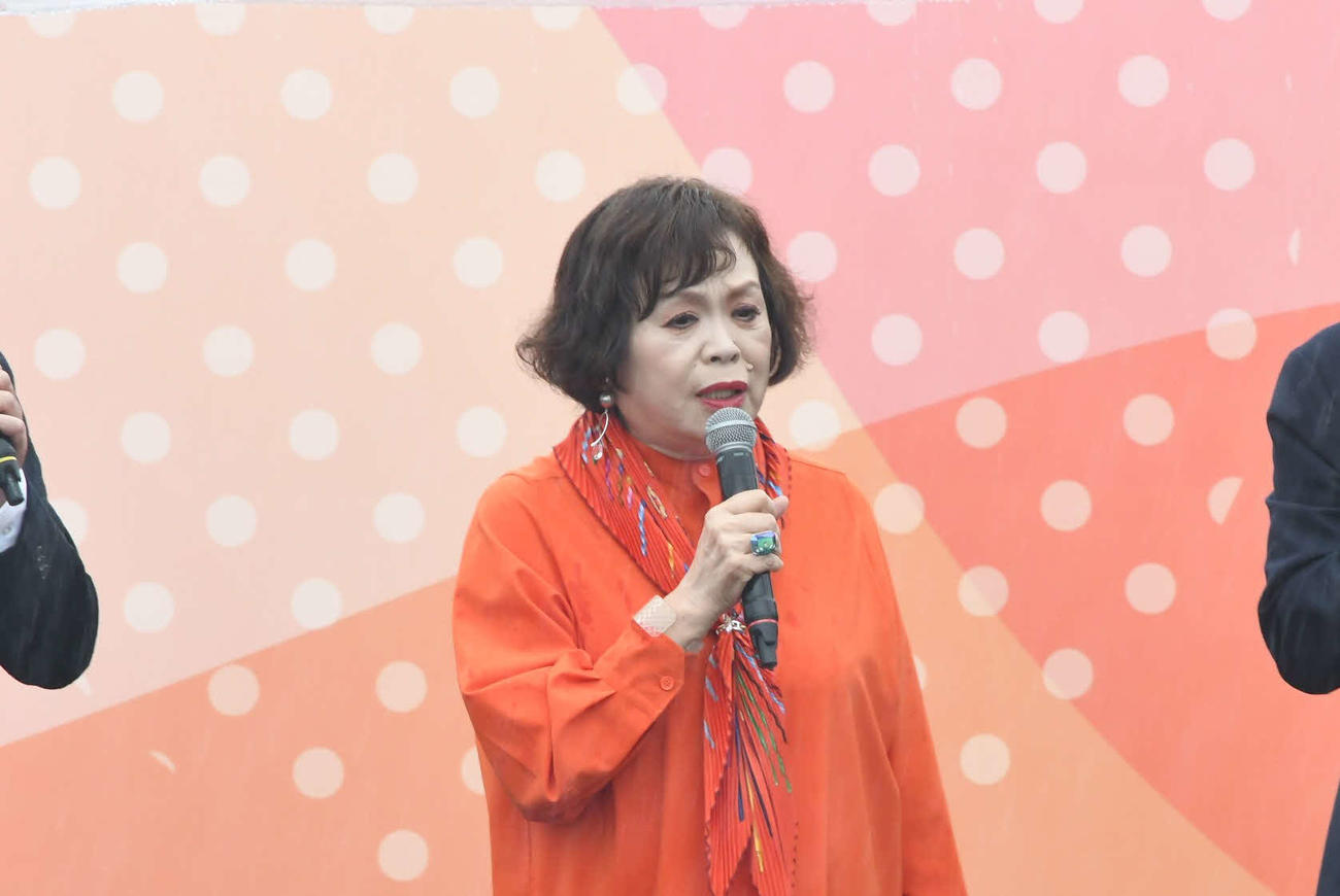 ABCラジオまつりのスペシャルステージでトークを繰り広げる上沼恵美子（撮影・阪口孝志）