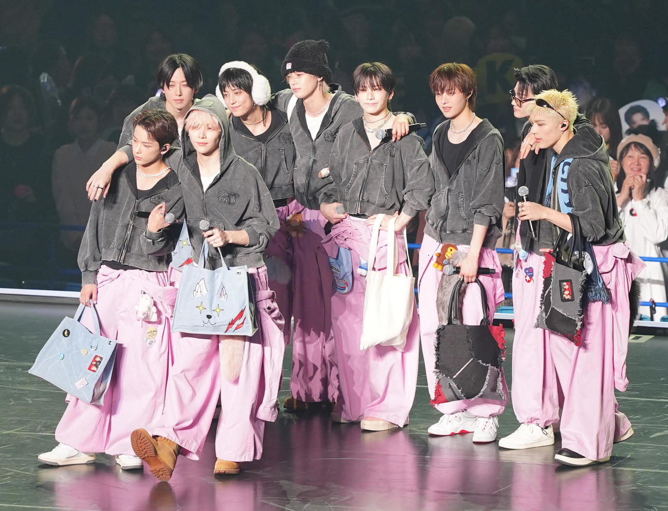 ＆TEAM前列左からHARUA、NICHOLAS、後列左からFUMA、TAKI、K、YUMA、EJ、JO、MAKI（2025年10月撮影）