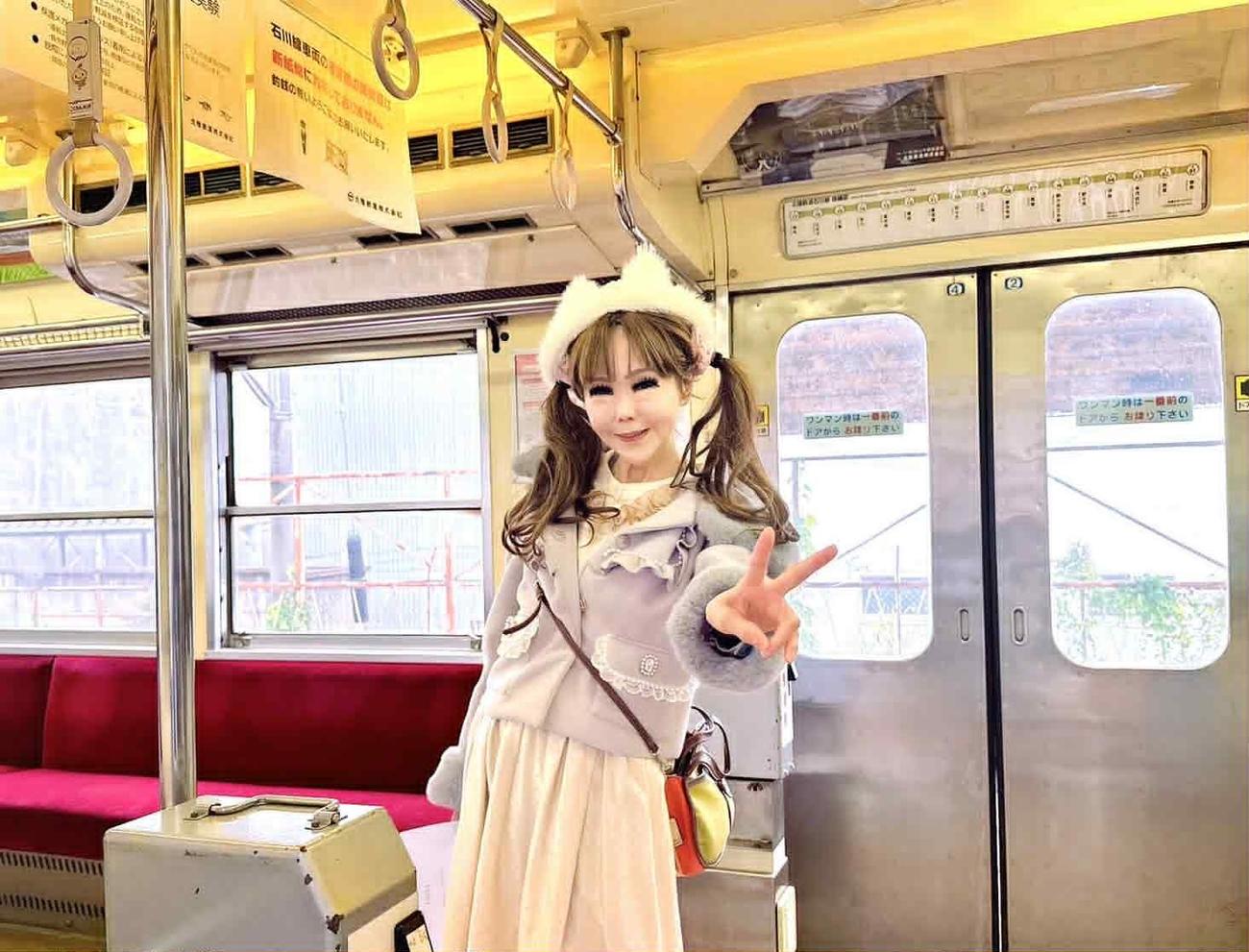 北陸鉄道石川線に乗る恵中瞳