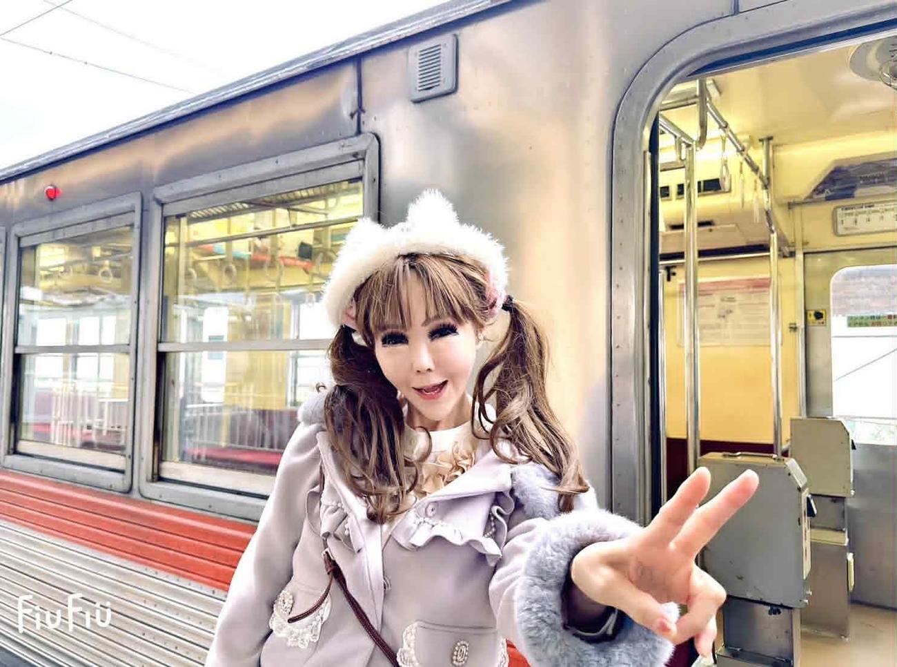 北陸鉄道石川線に乗る恵中瞳