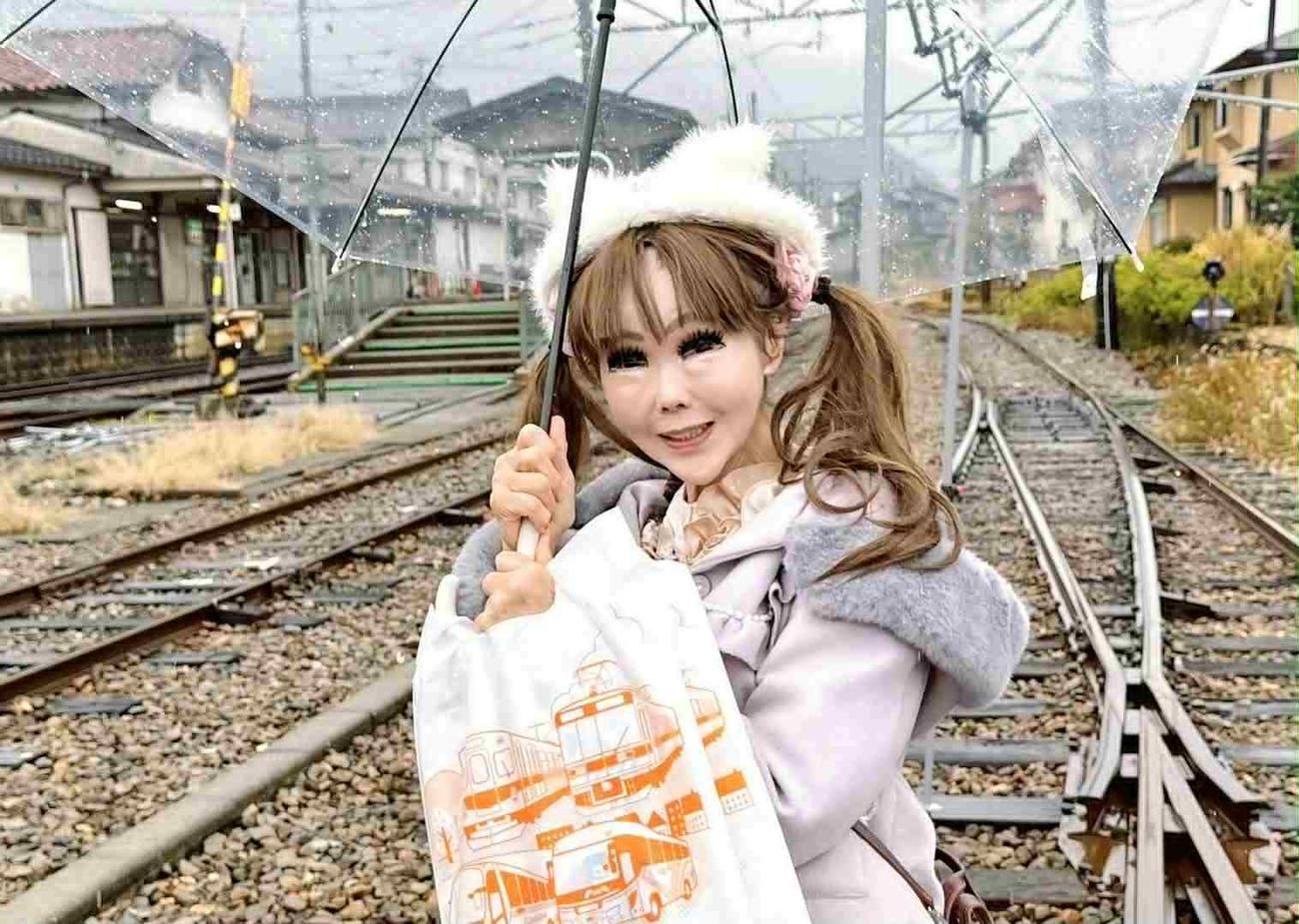 北陸鉄道石川線に乗る恵中瞳