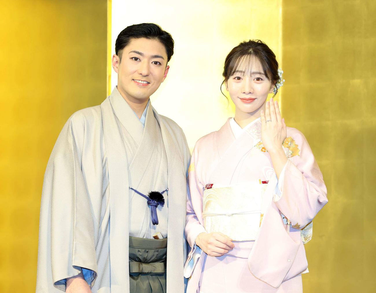 婚約会見を行った中村橋之助（左）と能條愛未（撮影・鈴木正人）