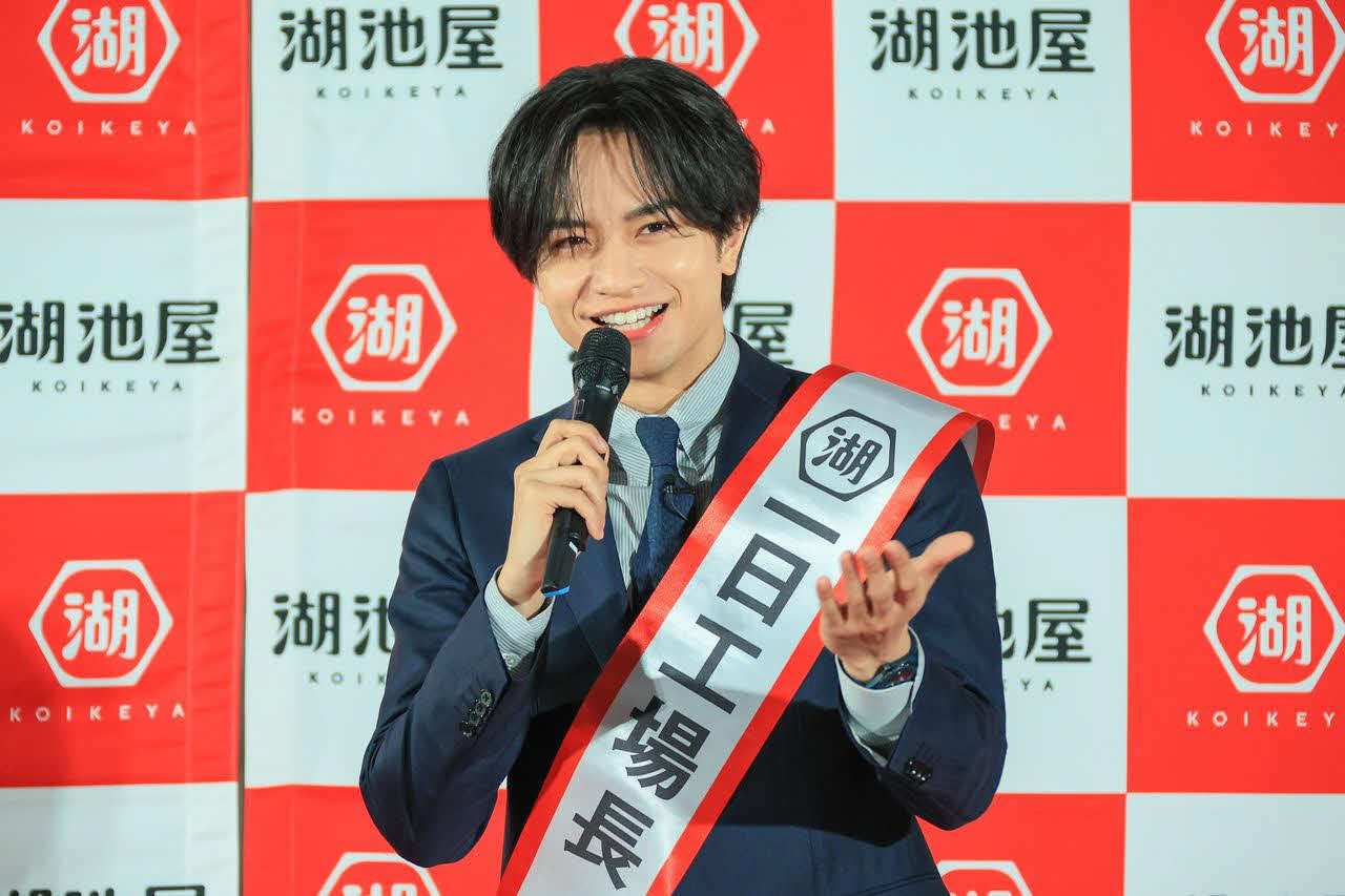 湖池屋の中部工場完成記念式典に出席した中島健人