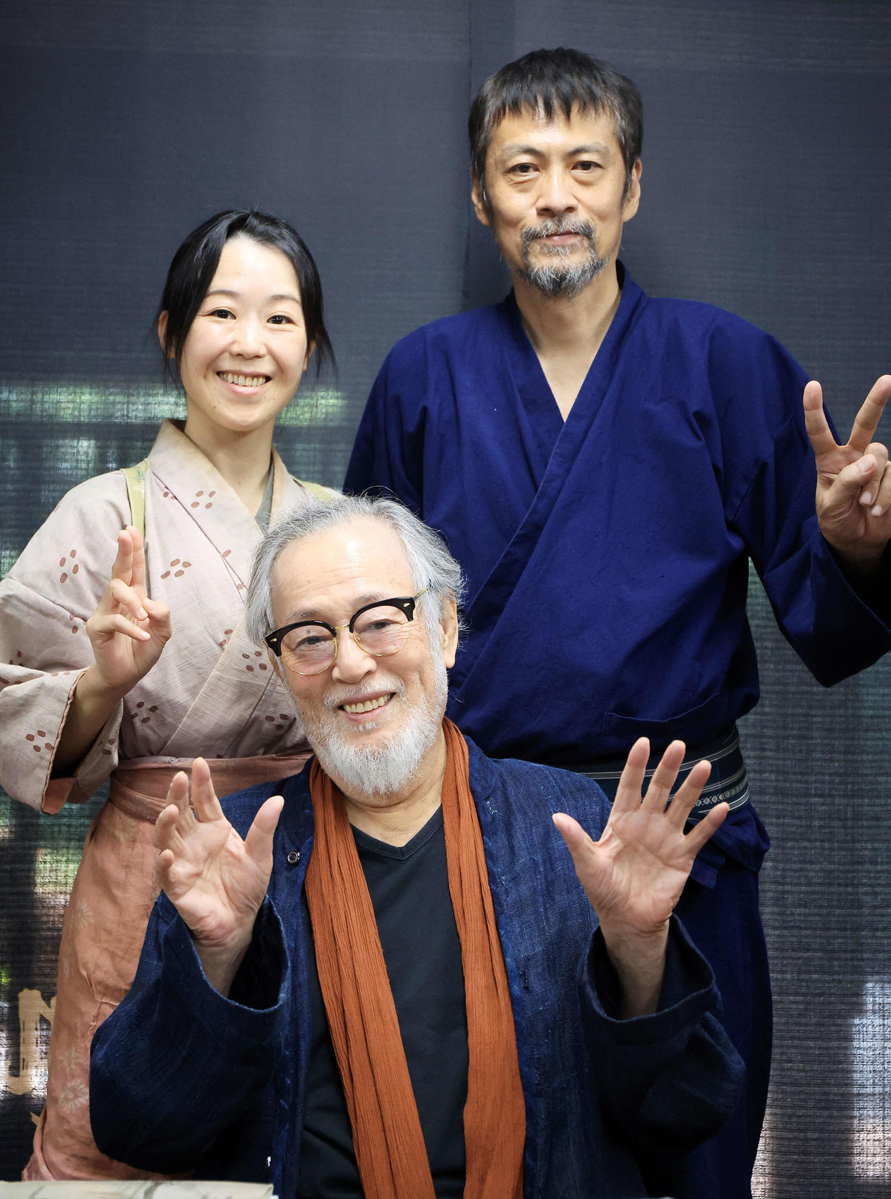 2023年10月　赤羽秀之（右）円地晶子と笑顔を見せる仲代達矢さん