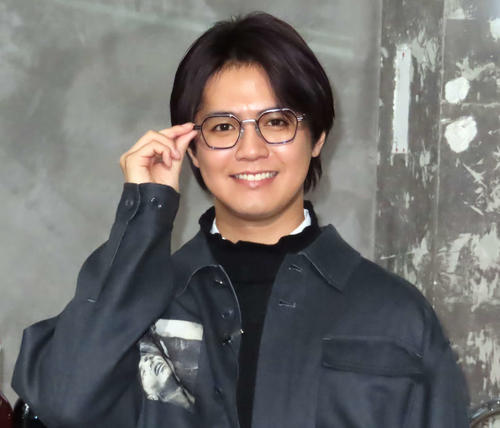 片寄涼太、黒縁メガネ姿披露「人のぬくもりと歴史の重みを」創業120年