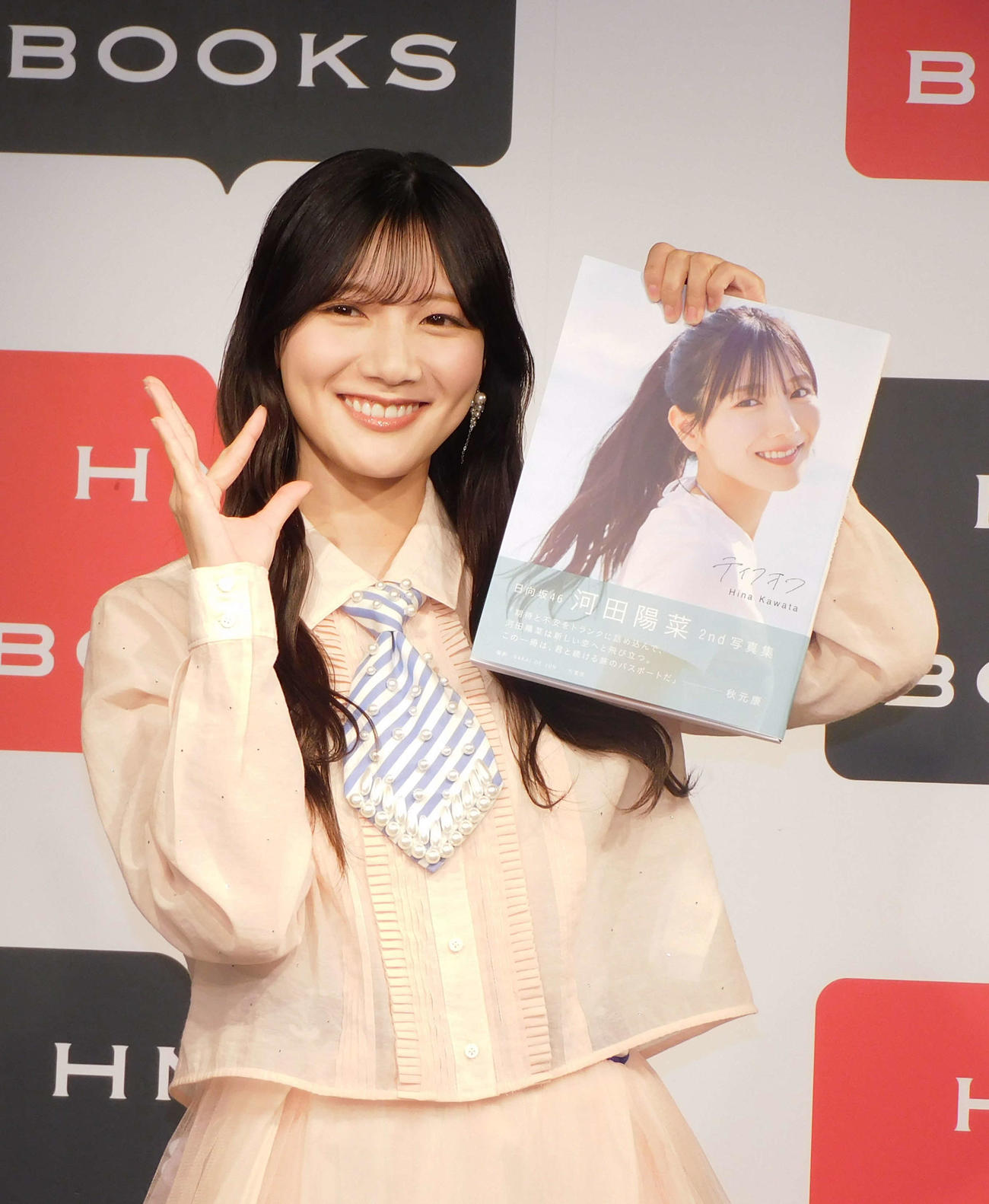 セカンド写真集「テイクオフ」の発売記念会見を行った河田陽菜（撮影・寺本吏輝）