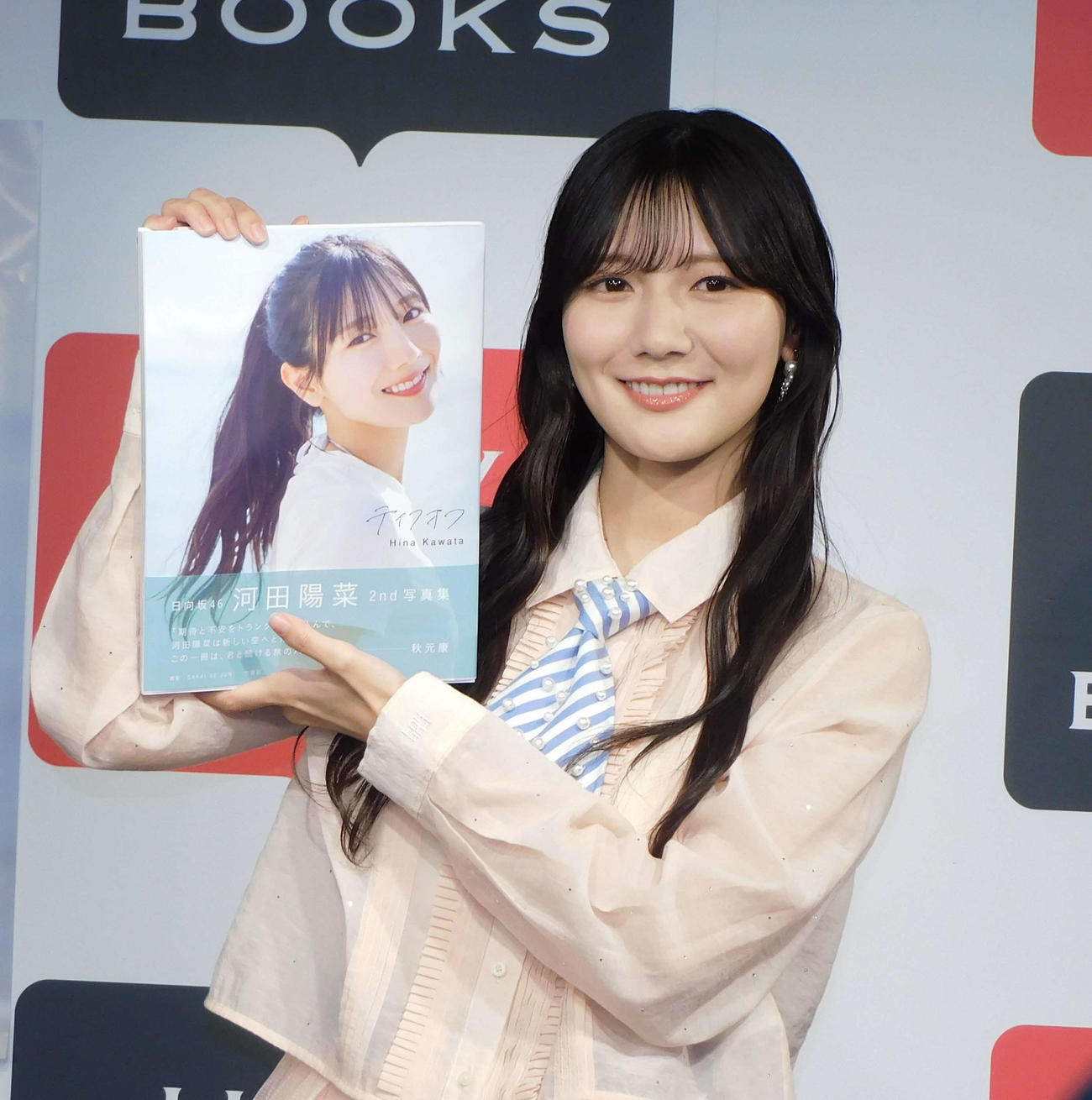 セカンド写真集「テイクオフ」の発売記念会見を行った河田陽菜（撮影・寺本吏輝）