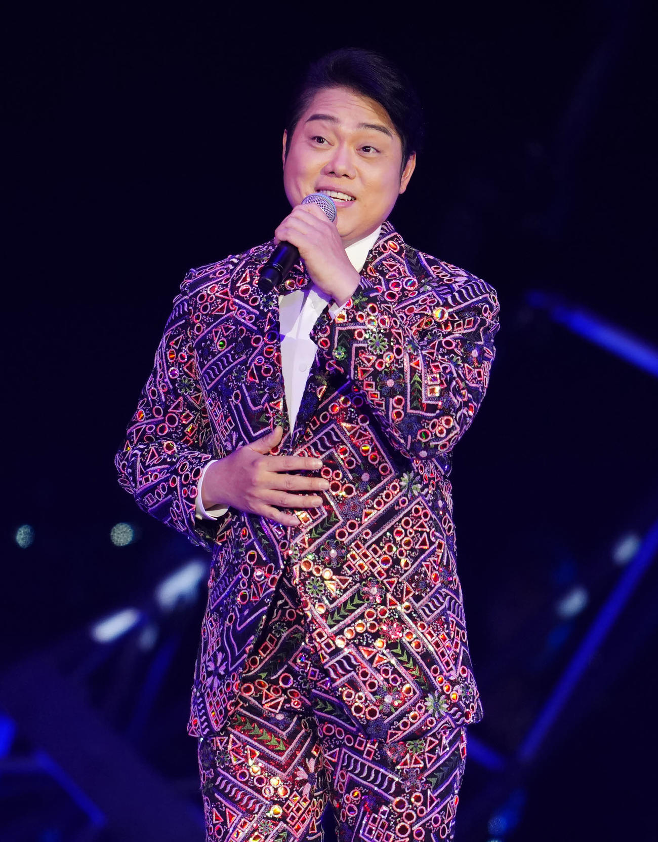 「五木JAM」で熱唱する三山ひろし（撮影・江口和貴）