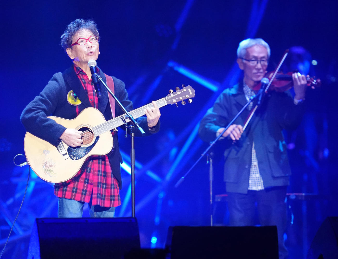 「五木JAM」で熱唱する南こうせつ（左）（撮影・江口和貴）