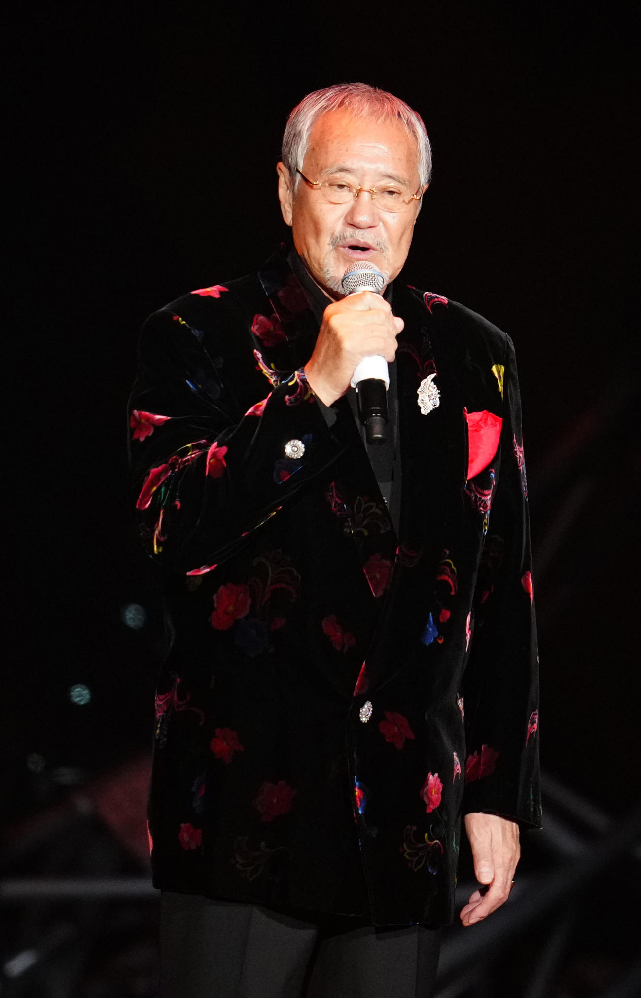「五木JAM」で「酒よ」を熱唱する吉幾三（撮影・江口和貴）
