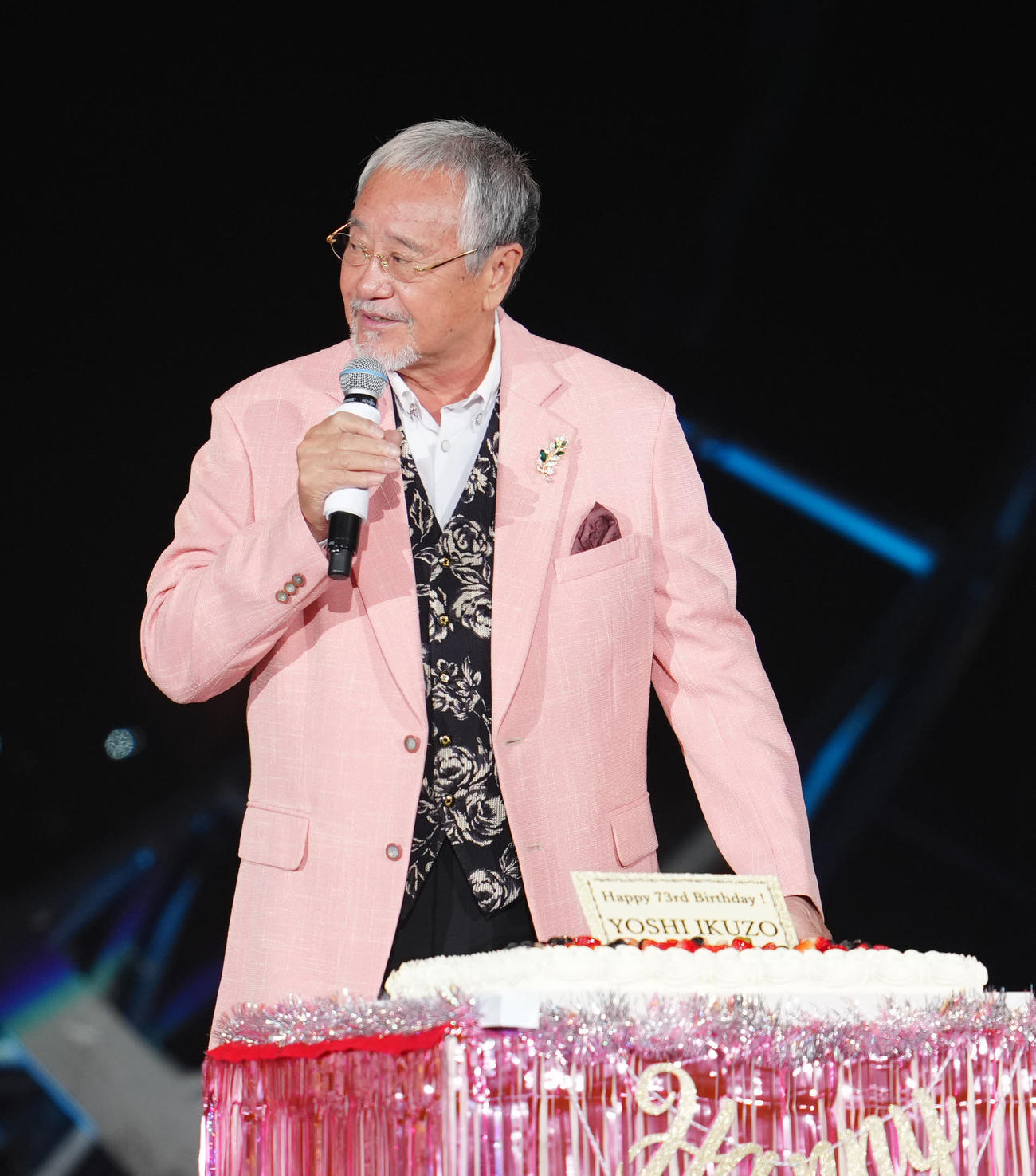 「五木JAM」で誕生日を祝福される吉幾三（撮影・江口和貴）