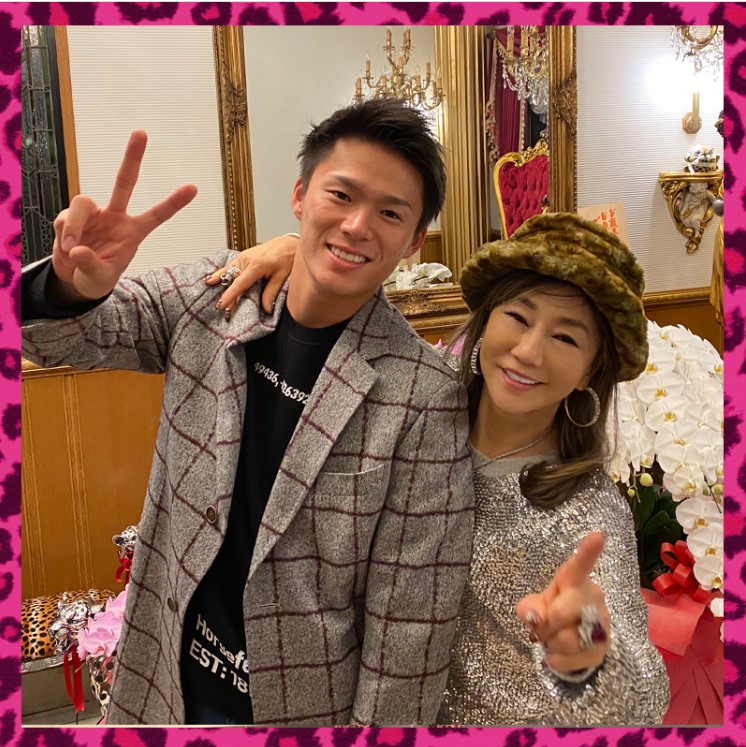 マダムシンコ(信子)Official accountのインスタグラムから（2023年12月の投稿から）