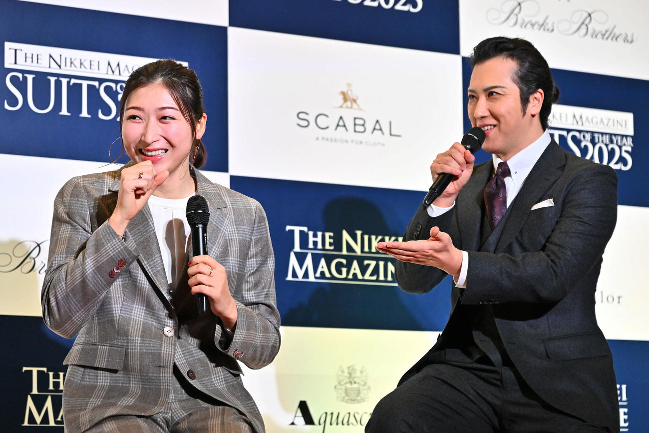 スーツ・オブ・ザ・イヤー2025でトークする池江璃花子（左）と尾上松也（撮影・滝沢徹郎）